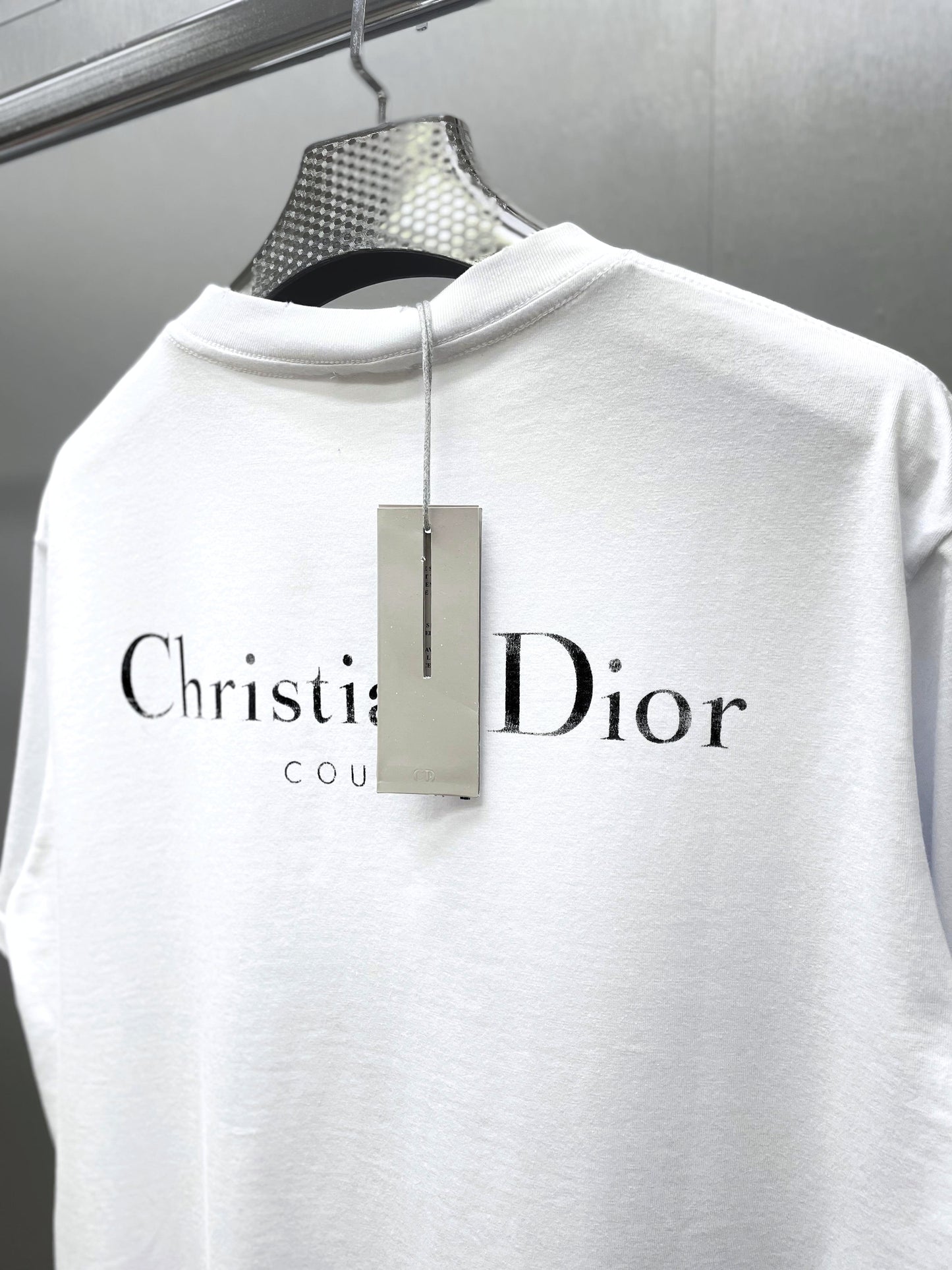 DIOR