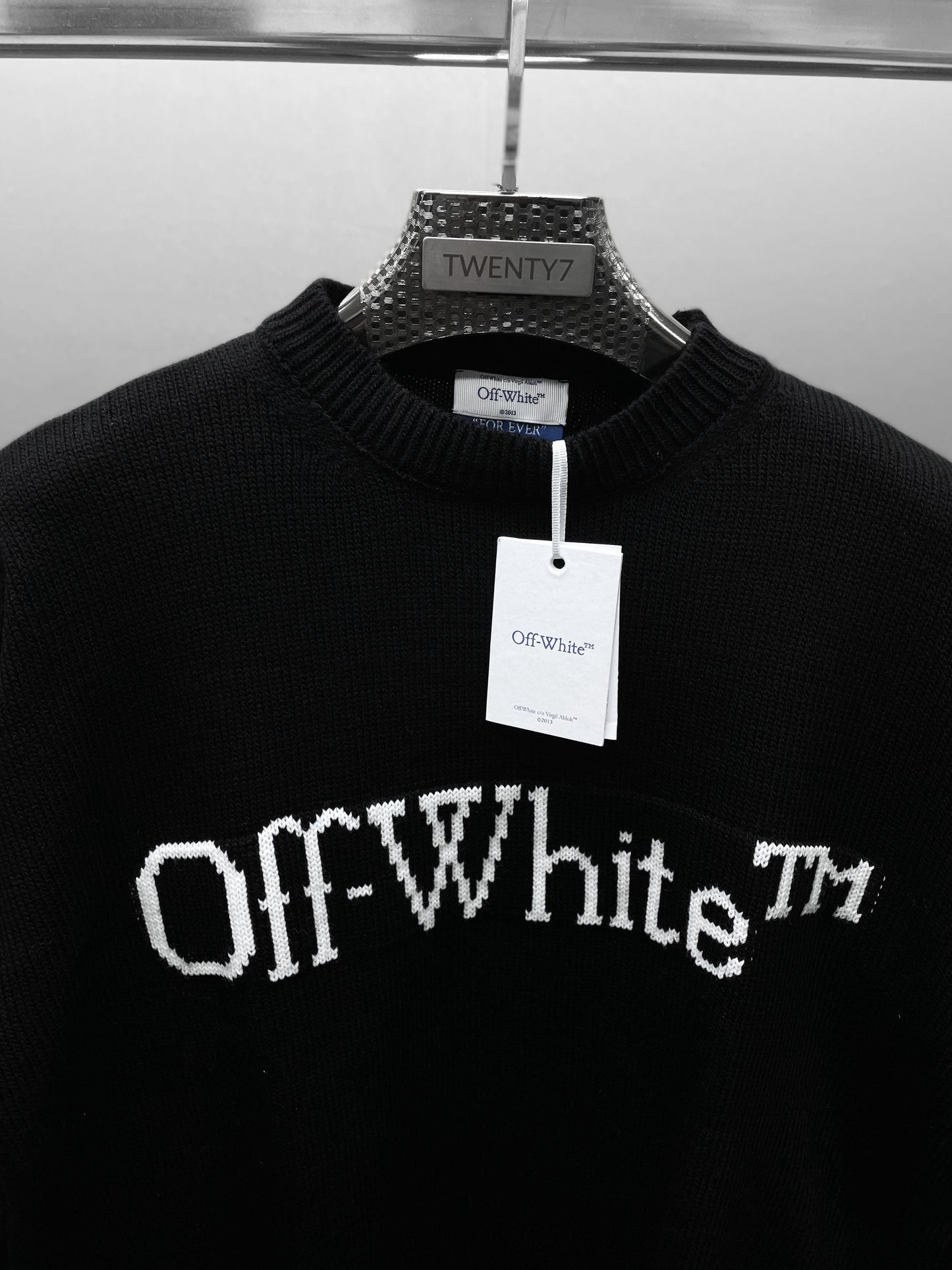 OFF WHITE