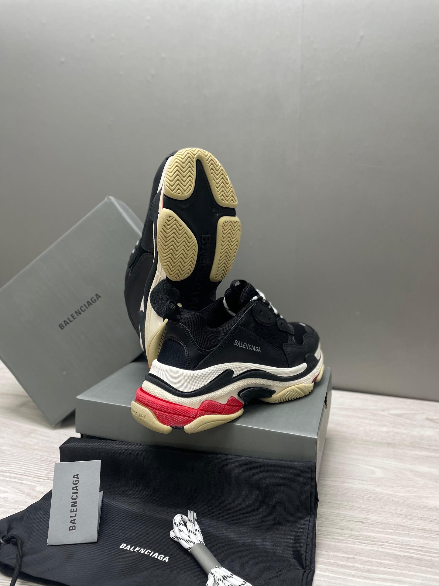 BALENCIAGA