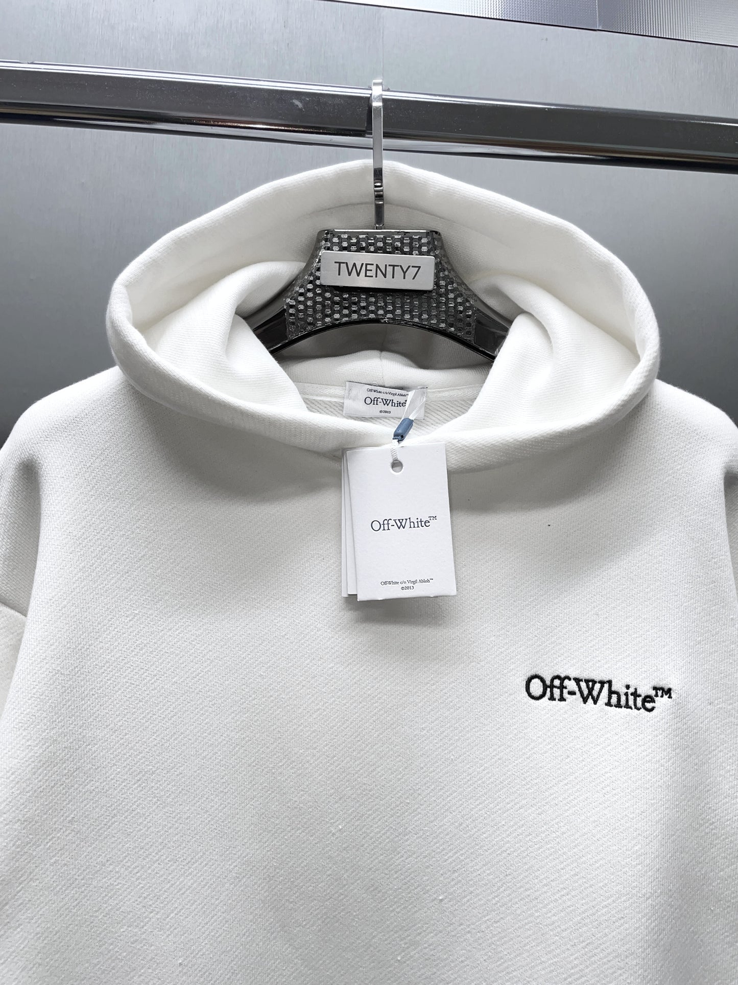 OFF WHITE