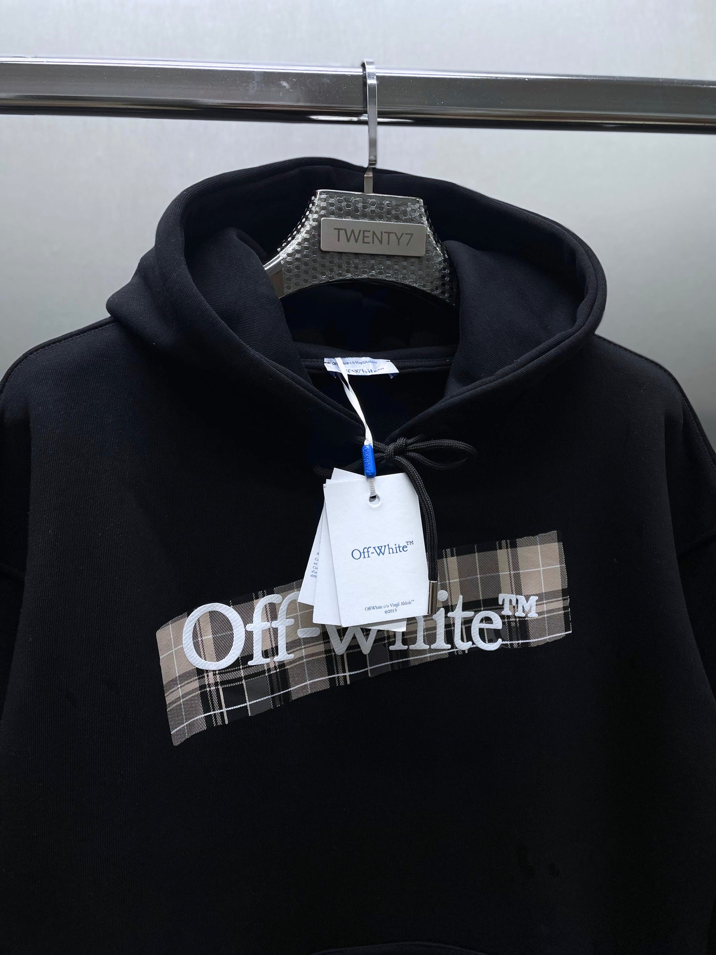OFF WHITE