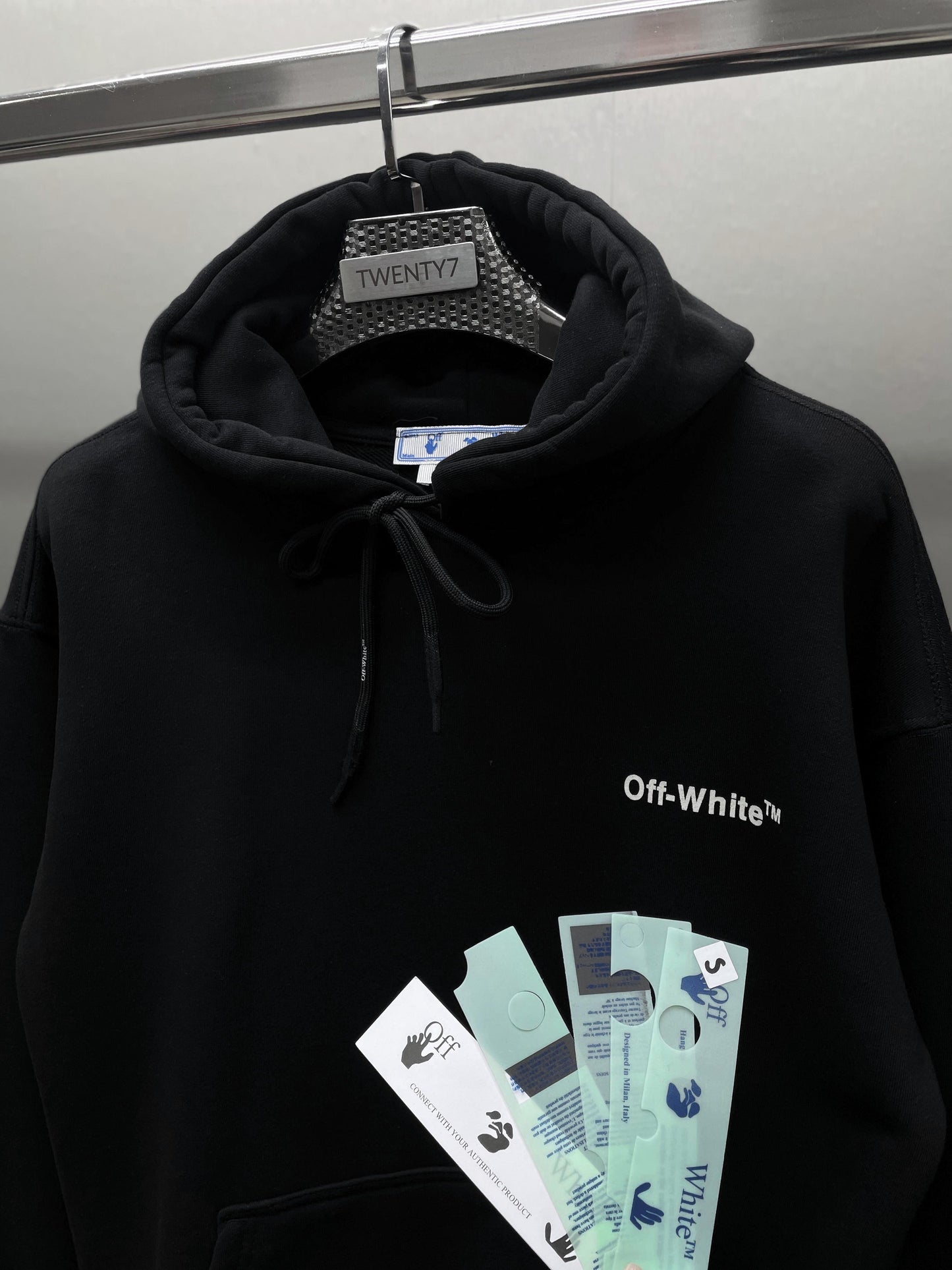 OFF WHITE