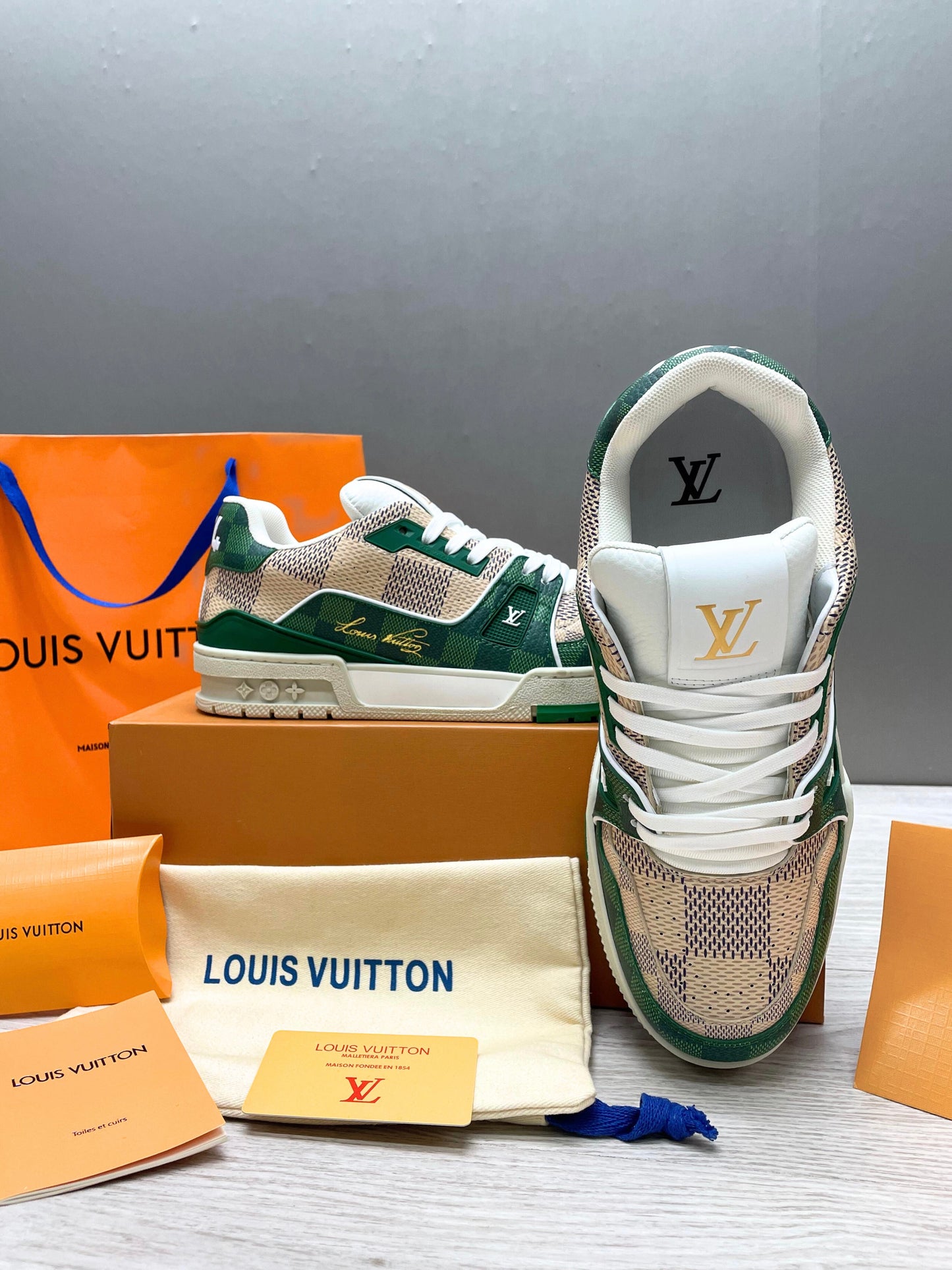 LOUIS VUITTON