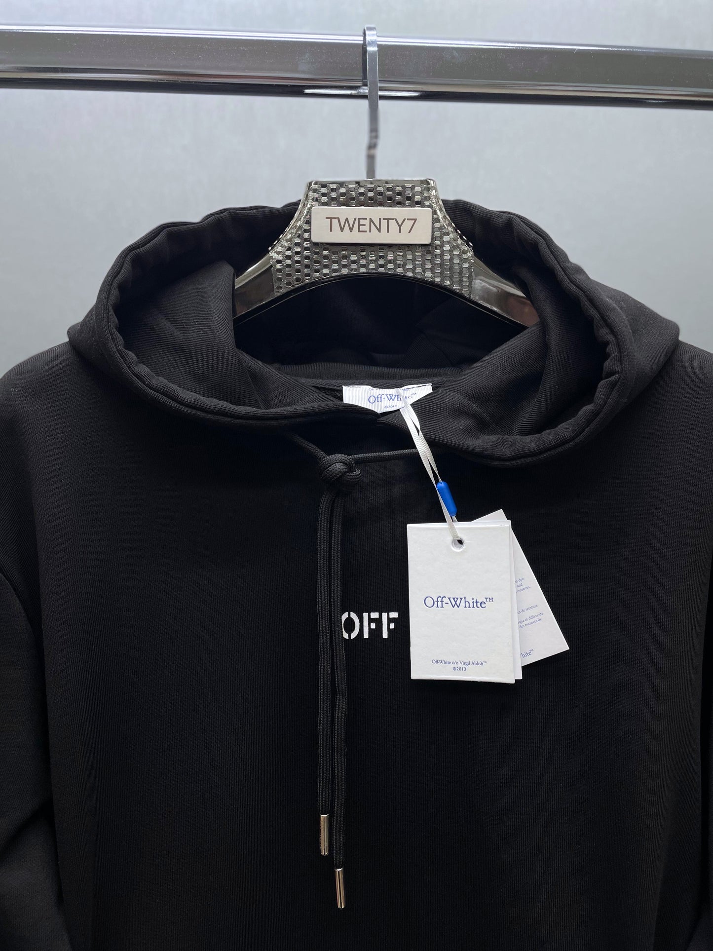 OFF WHITE