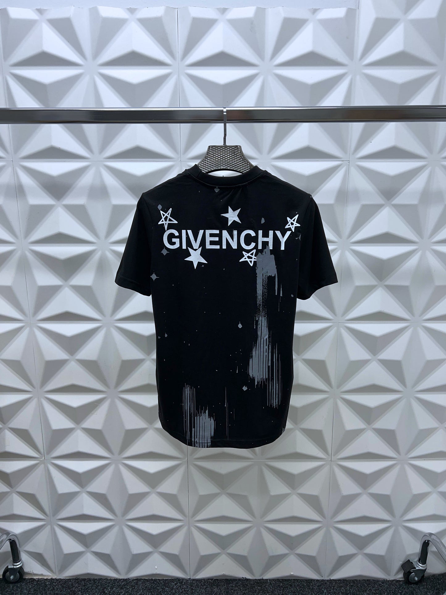 GIVENCHY