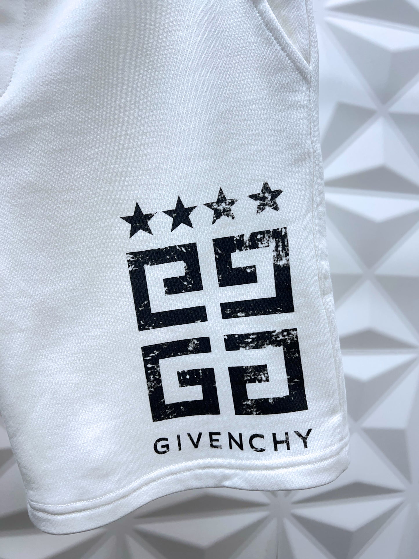 GIVENCHY