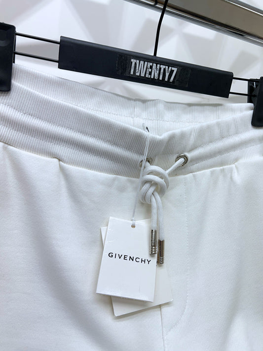 GIVENCHY