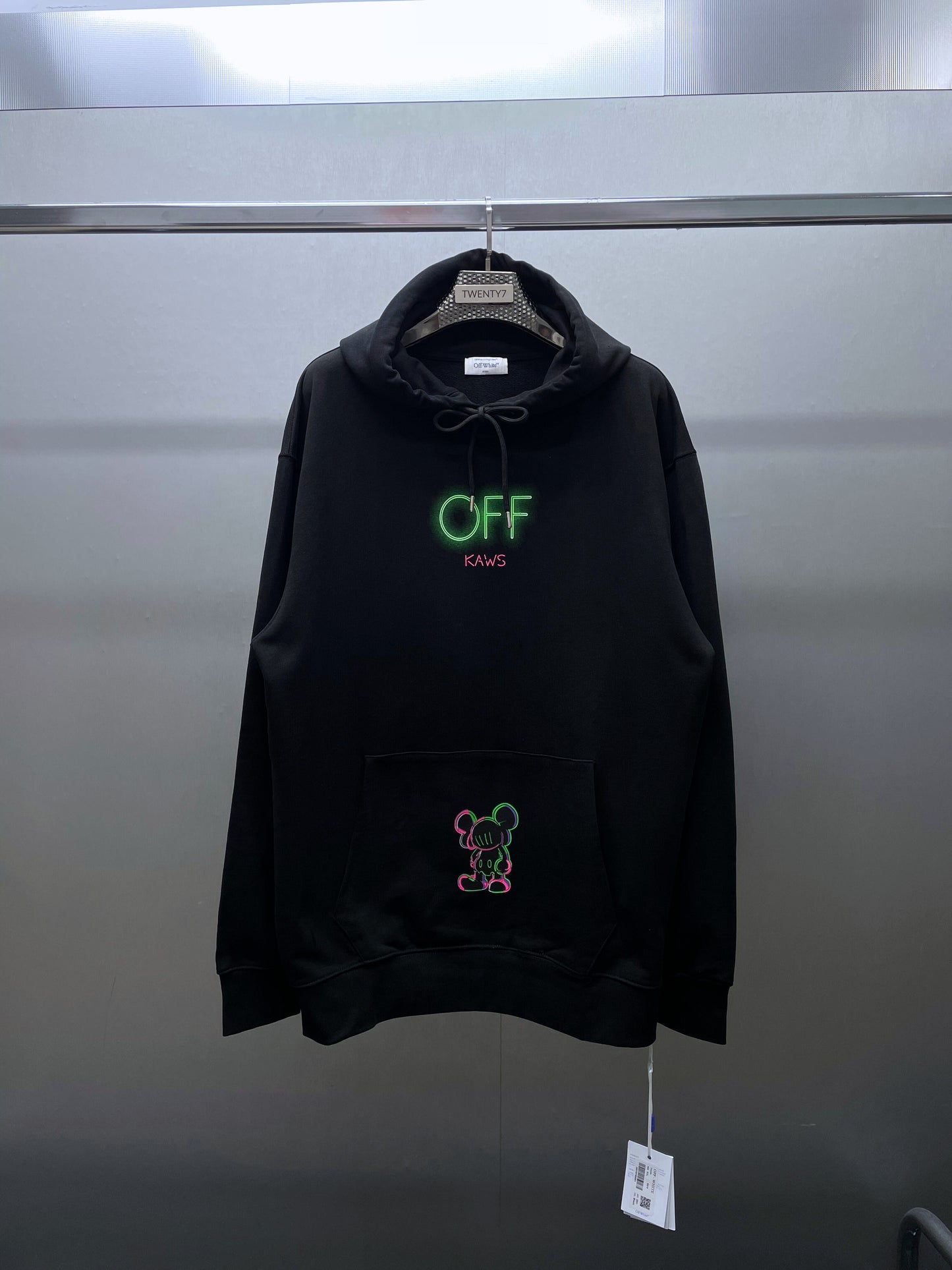 OFF WHITE