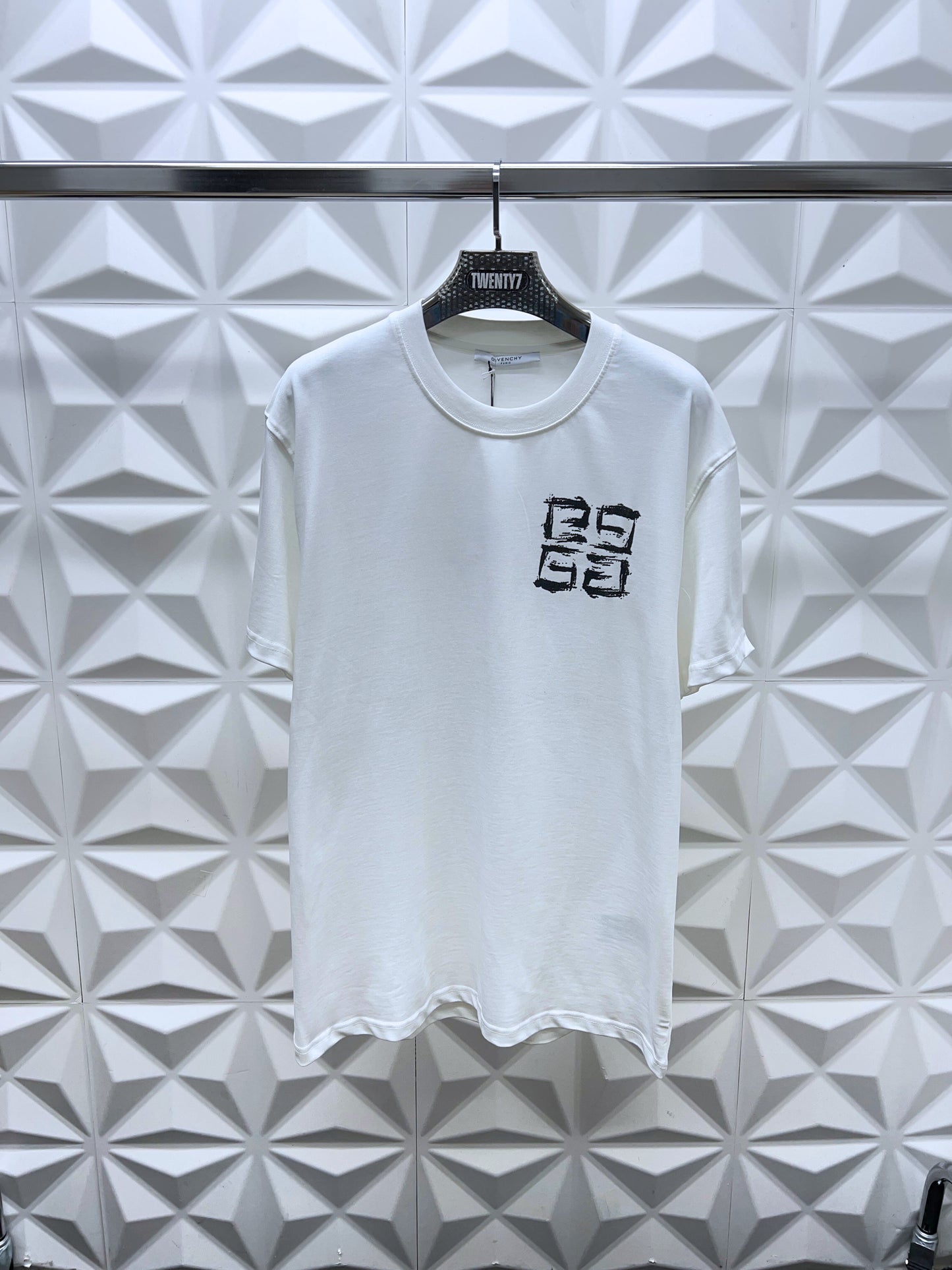 GIVENCHY