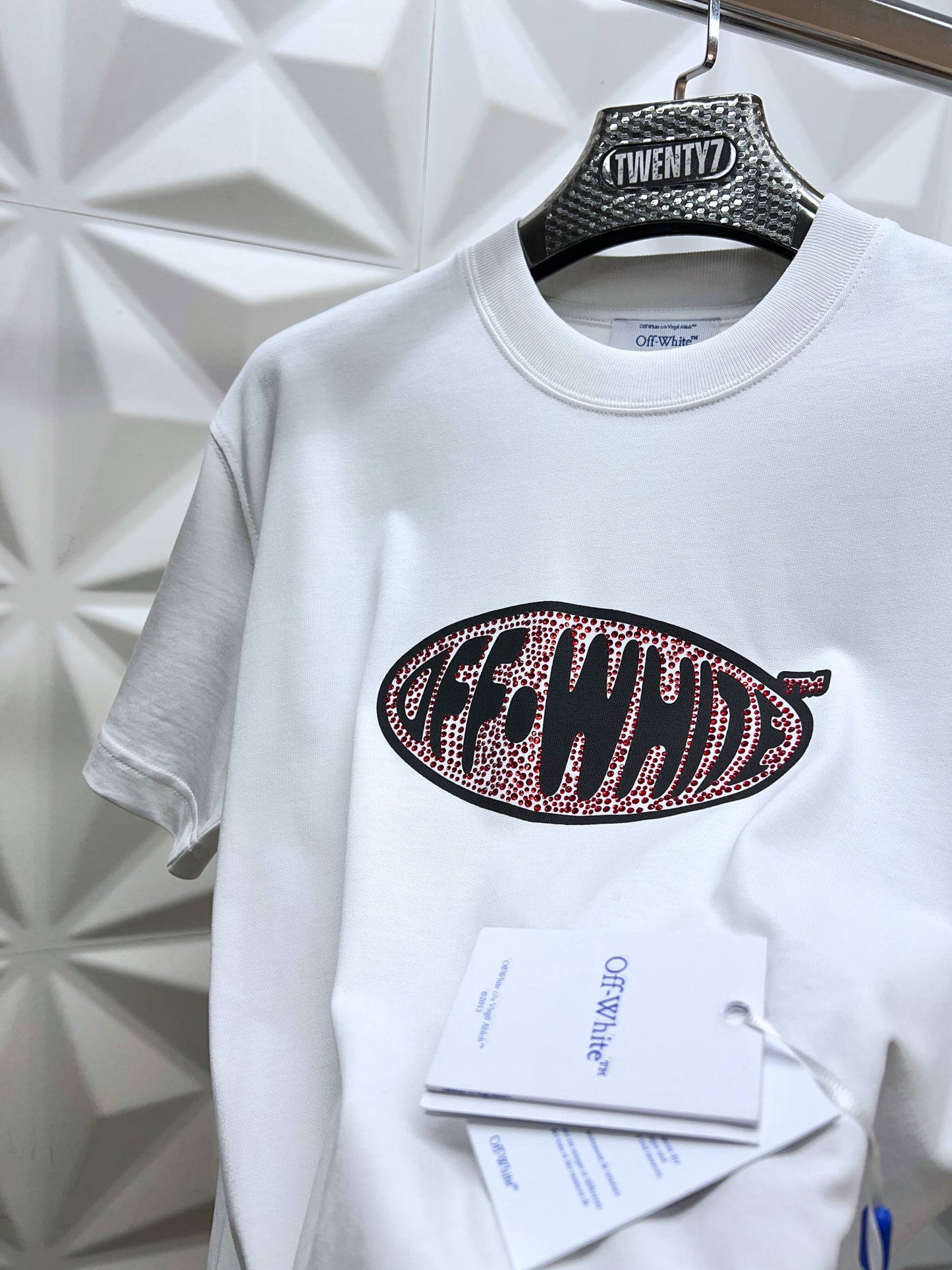 OFF WHITE
