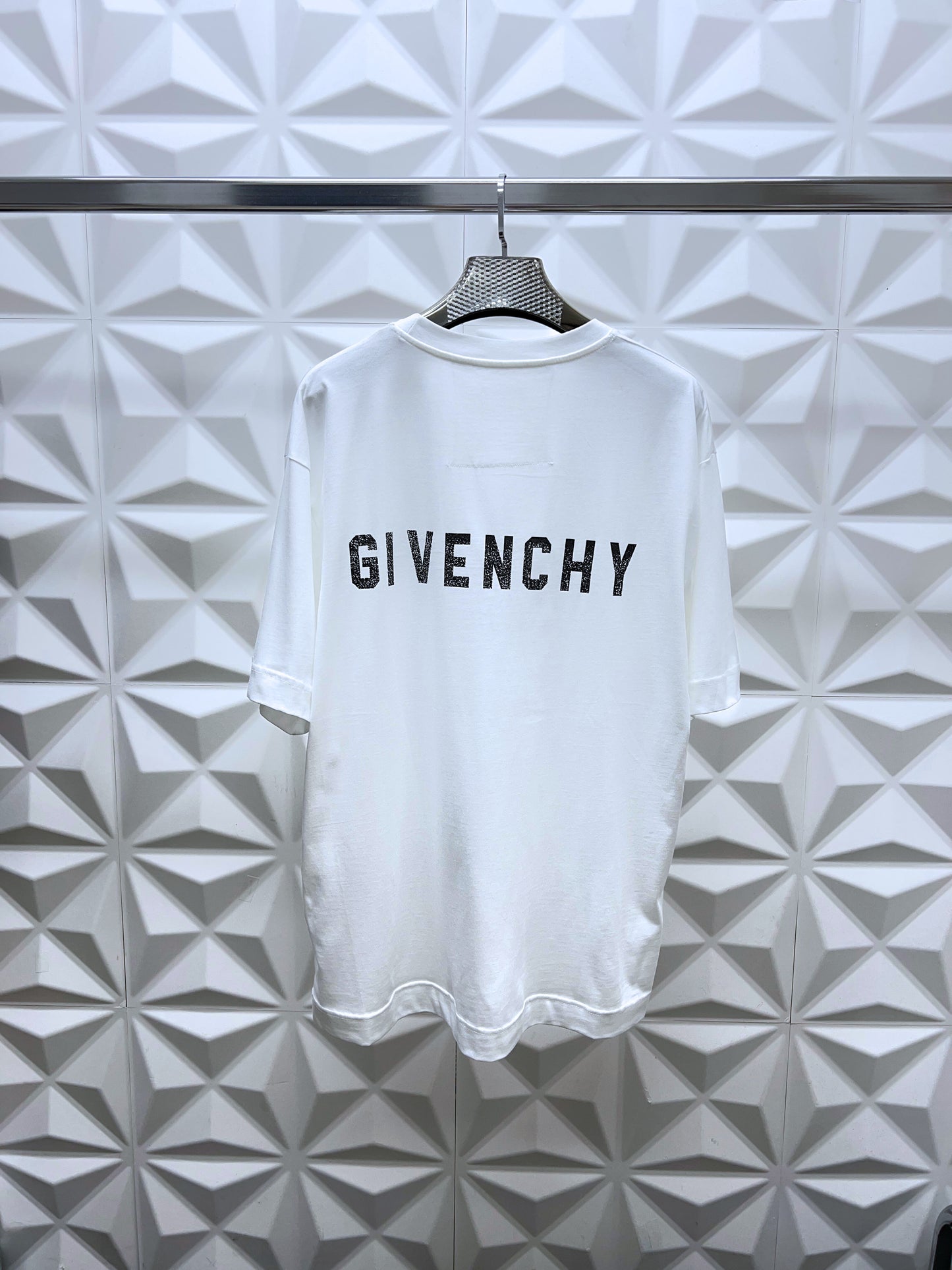 GIVENCHY
