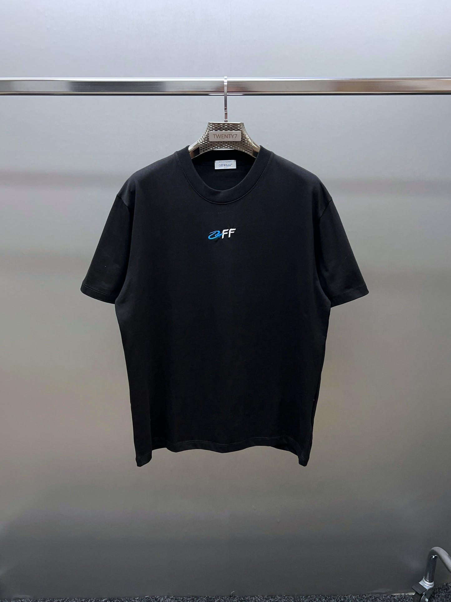 OFF WHITE