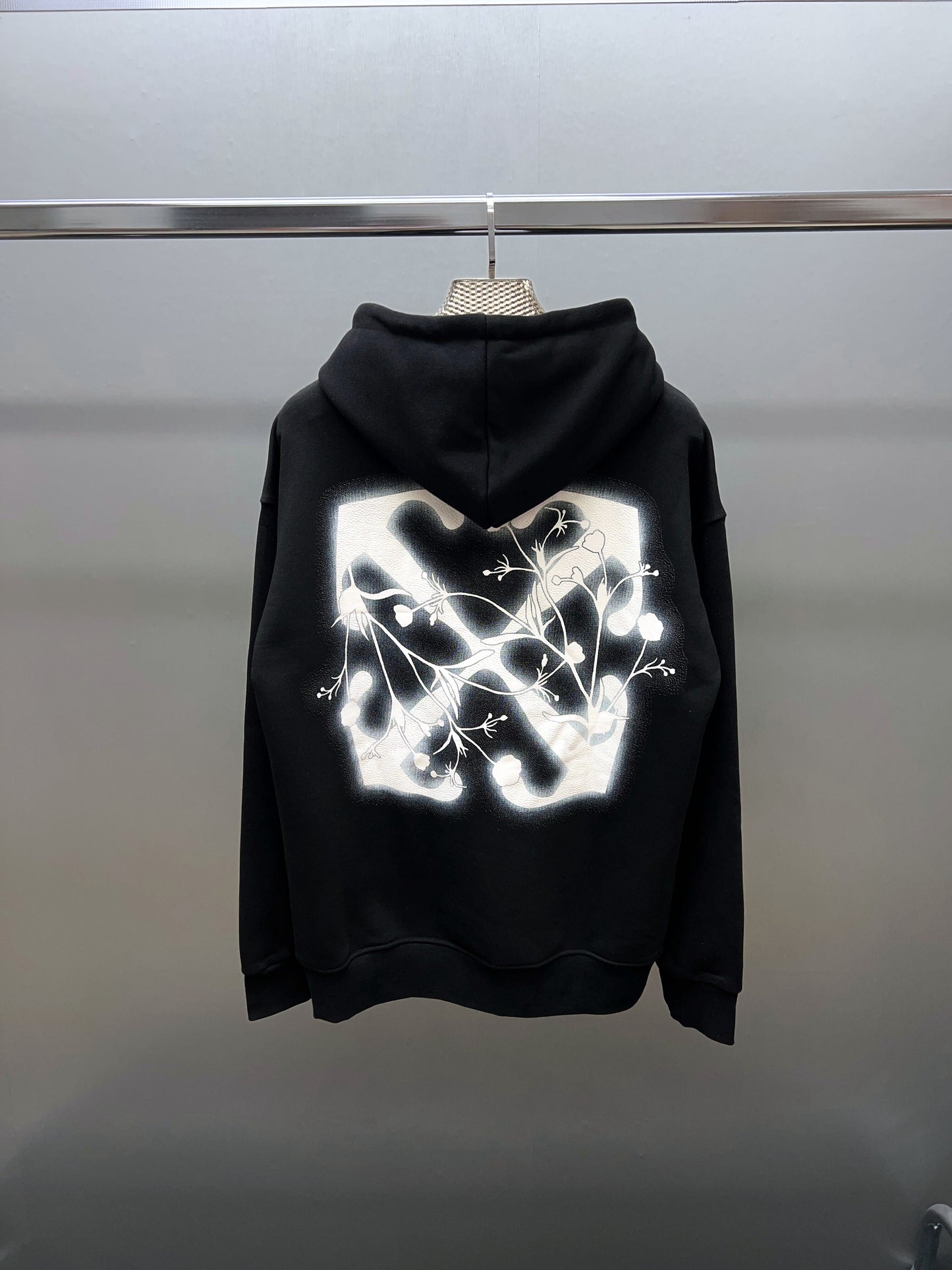 OFF WHITE