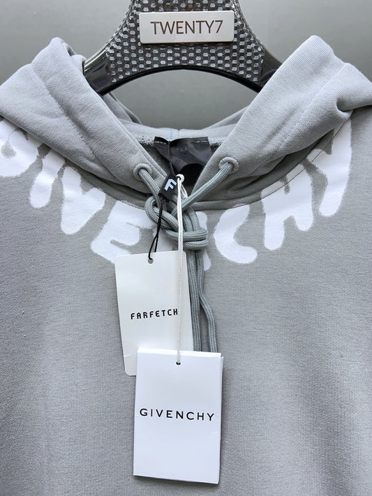 GIVENCHY