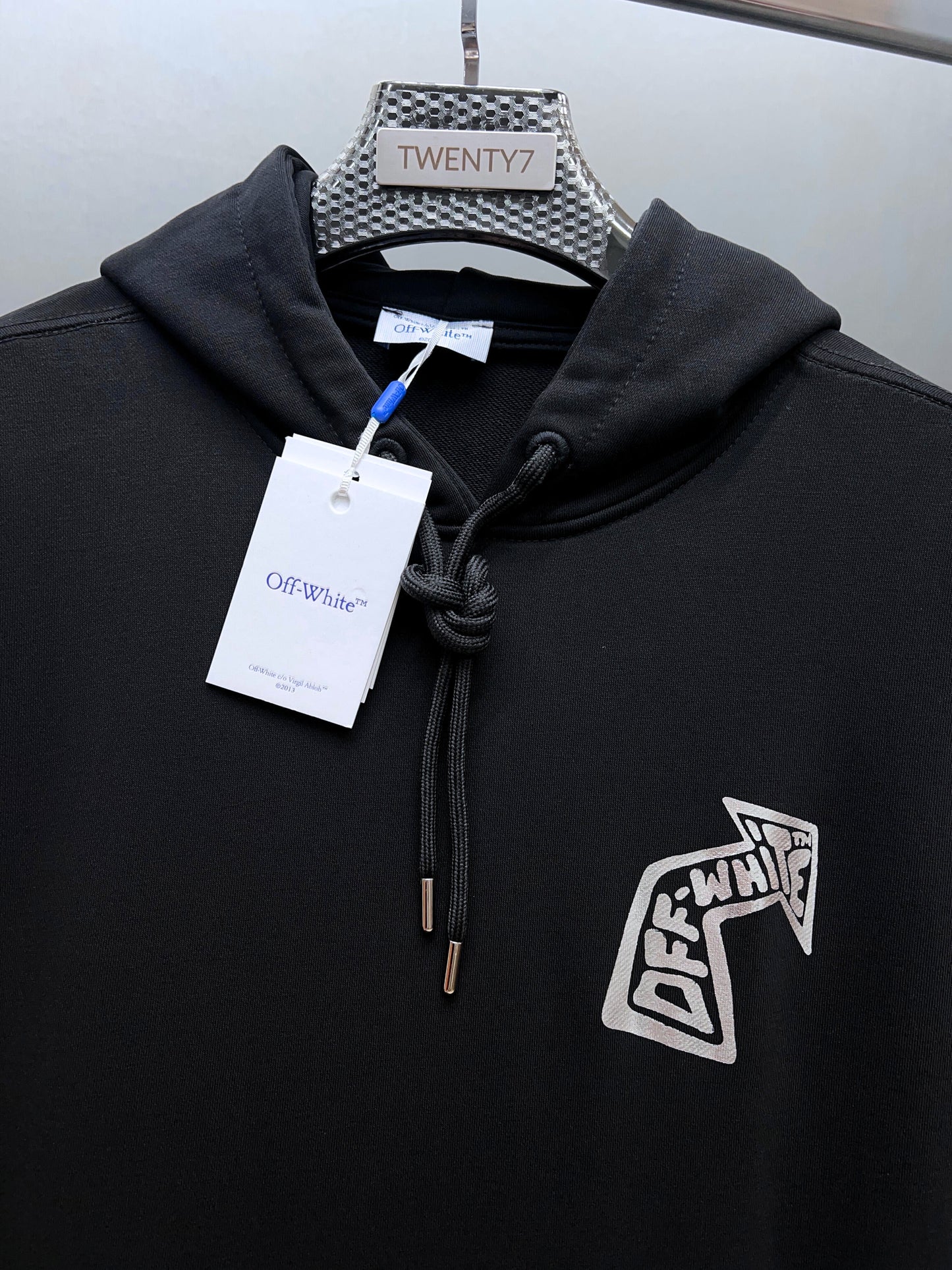 OFF WHITE
