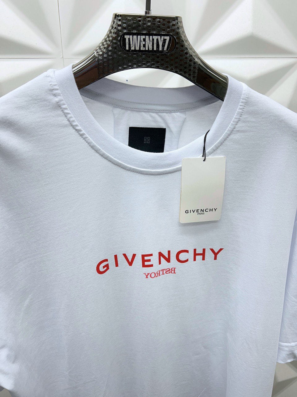 GIVENCHY