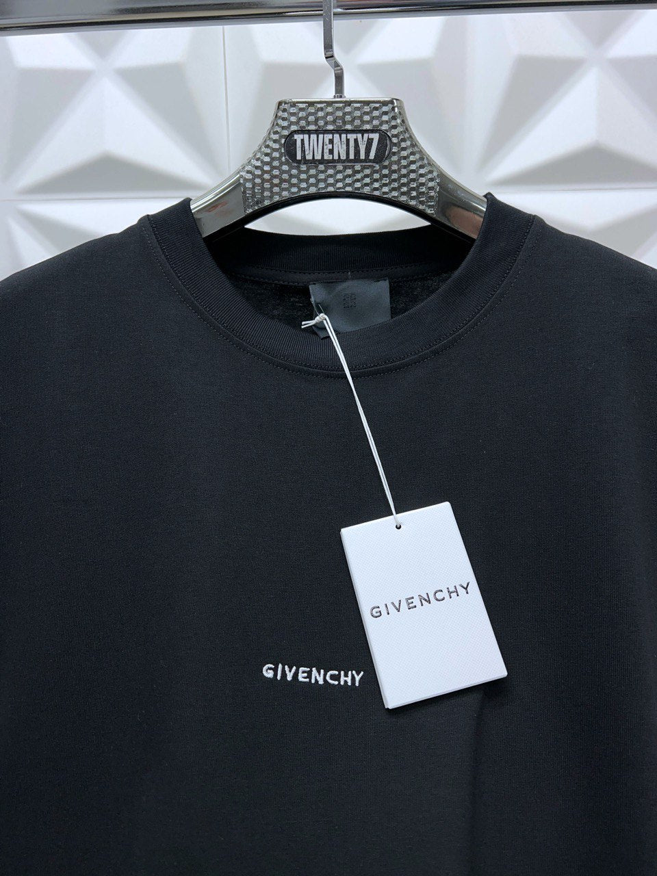 GIVENCHY