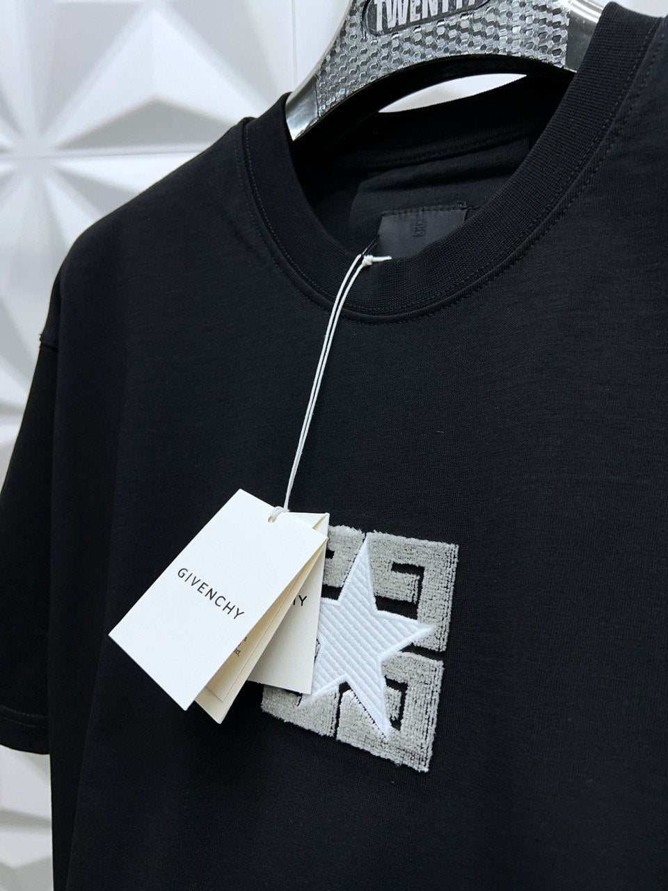 GIVENCHY