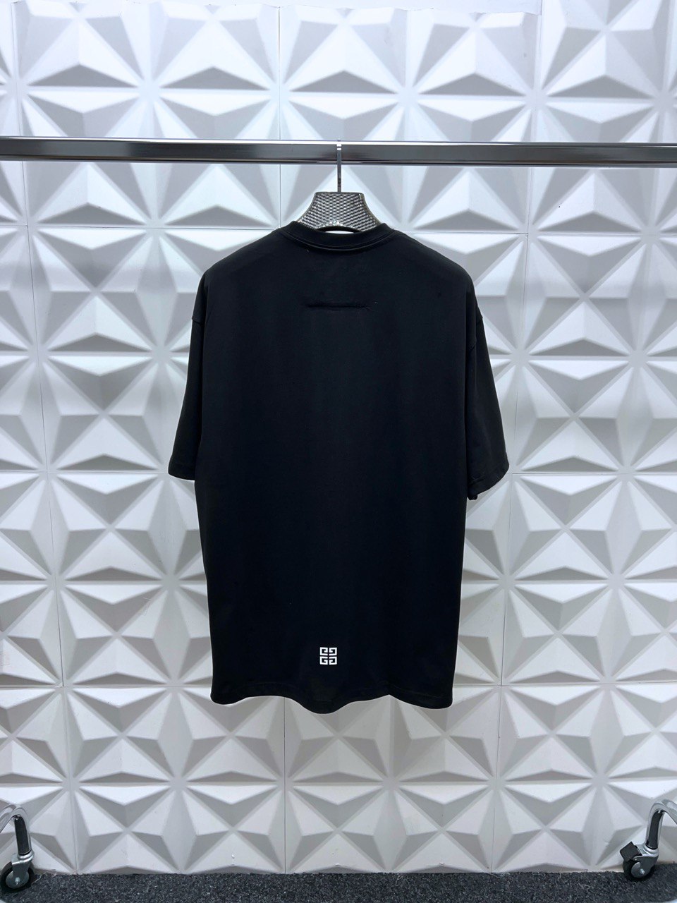 GIVENCHY