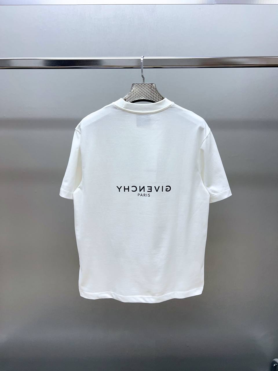 GIVENCHY