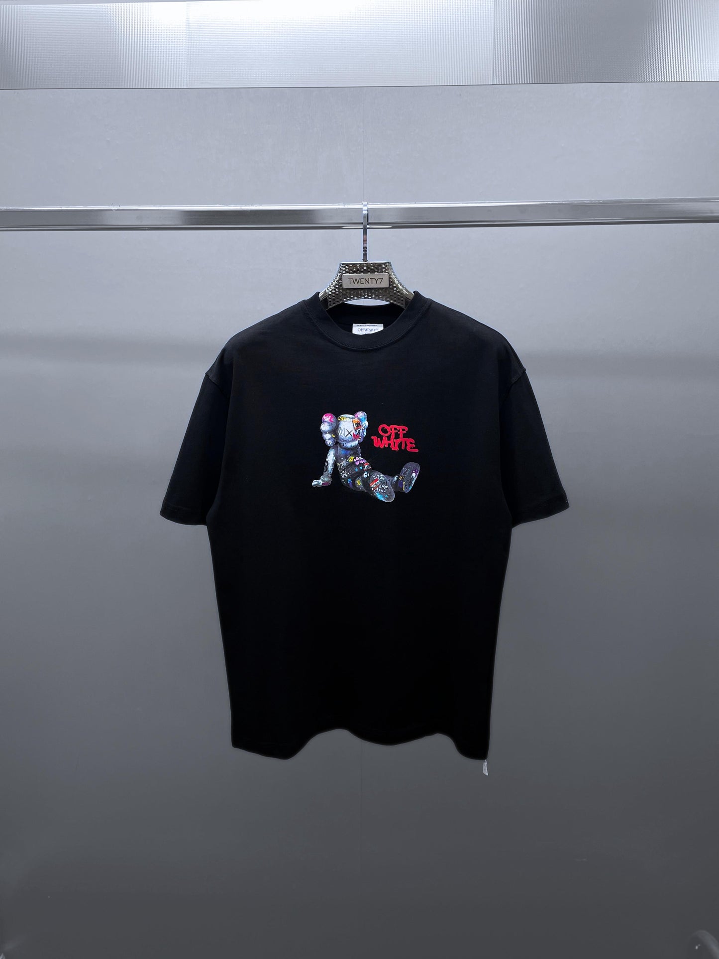 OFF WHITE