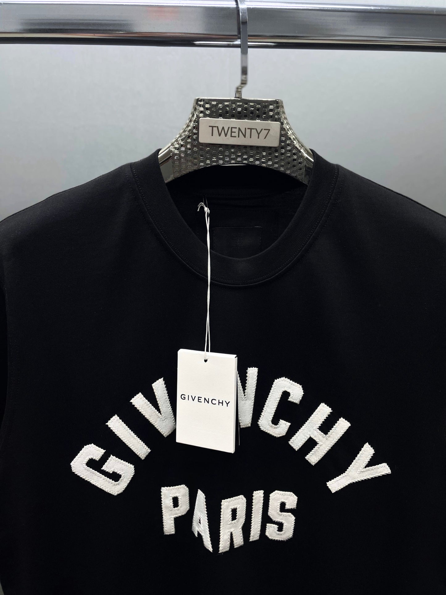 GIVENCHY