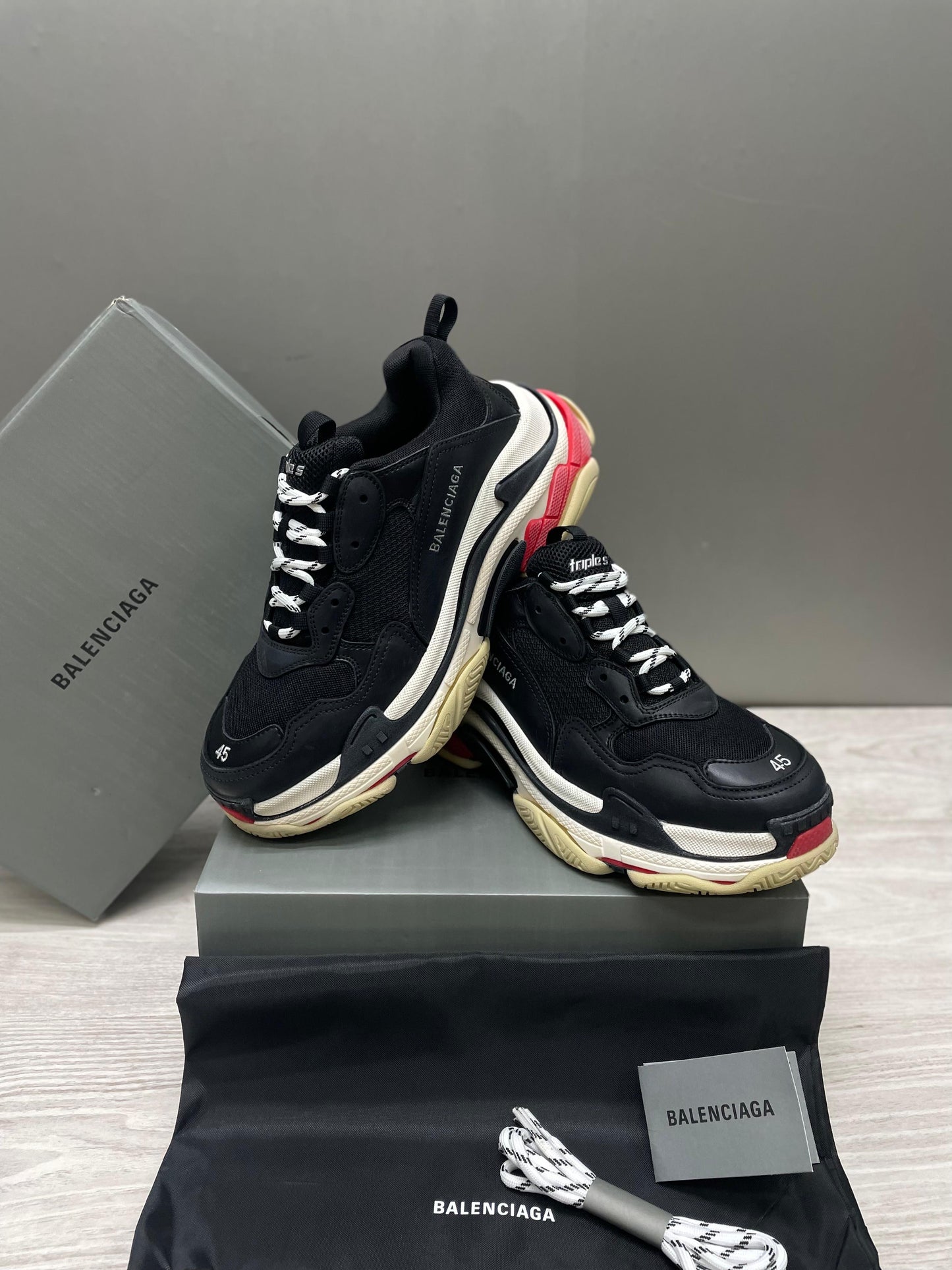 BALENCIAGA