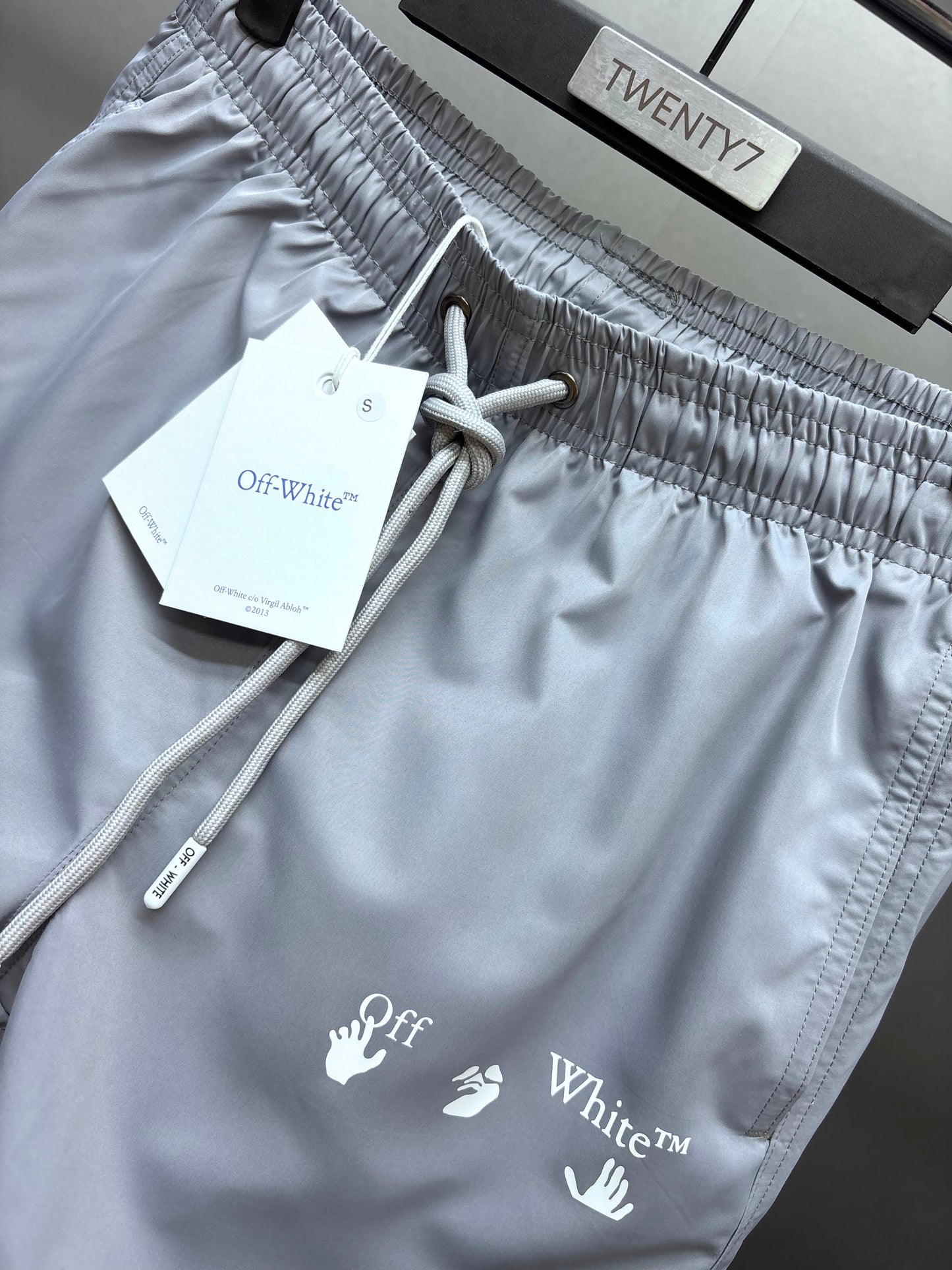 OFF WHITE