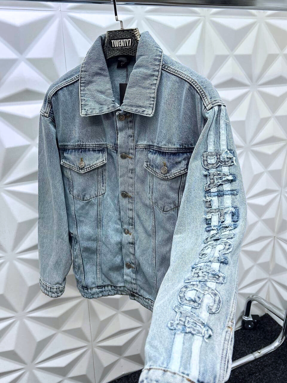 BALENCIAGA