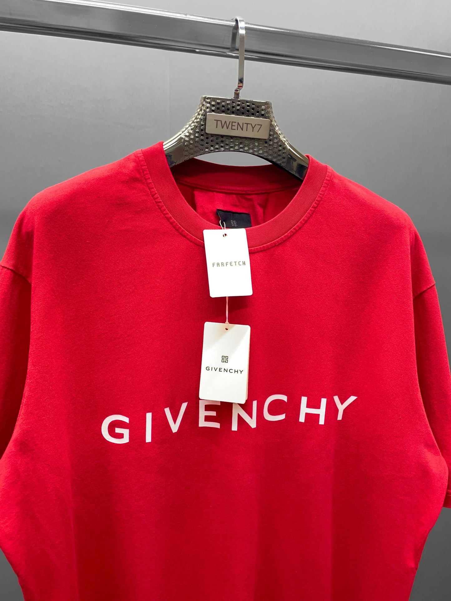 GIVENCHY