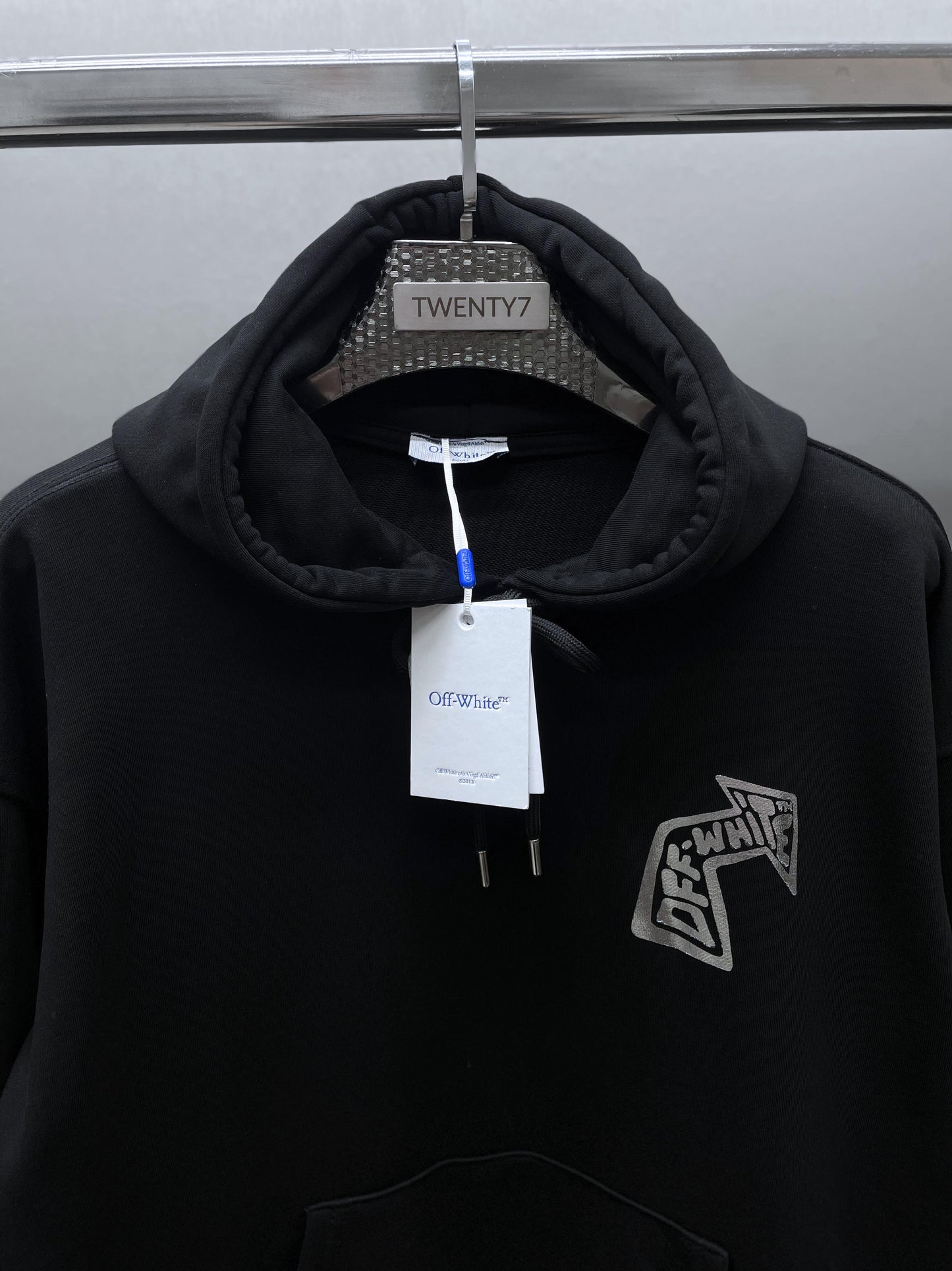 OFF WHITE