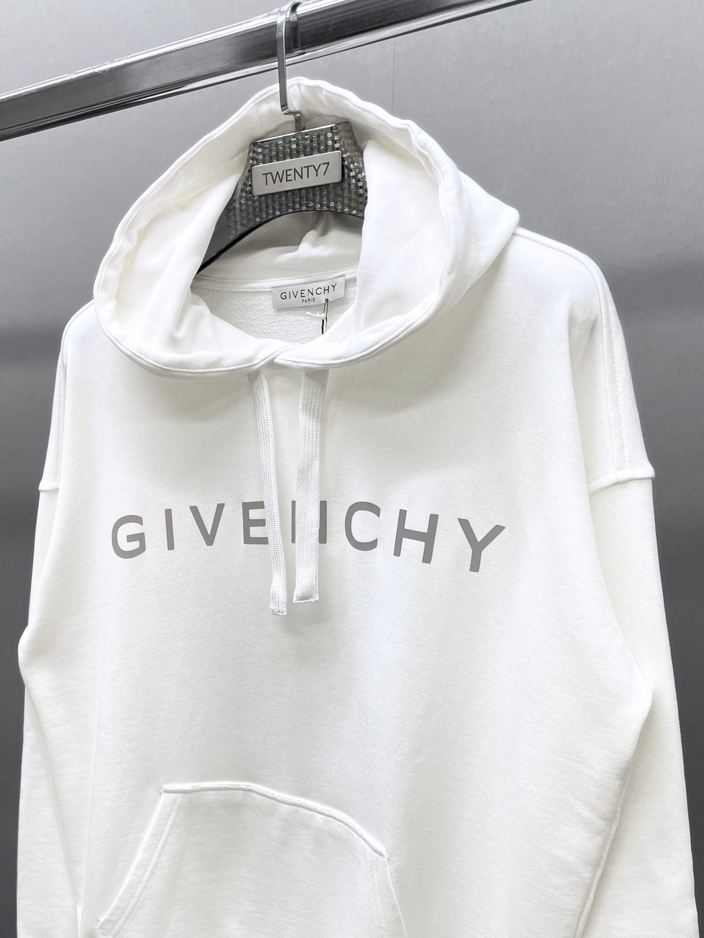 GIVENCHY