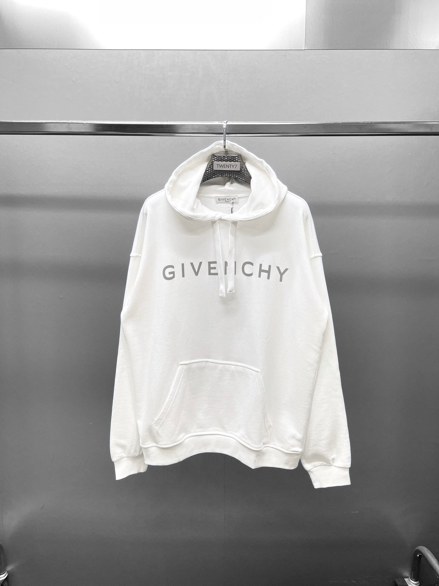 GIVENCHY