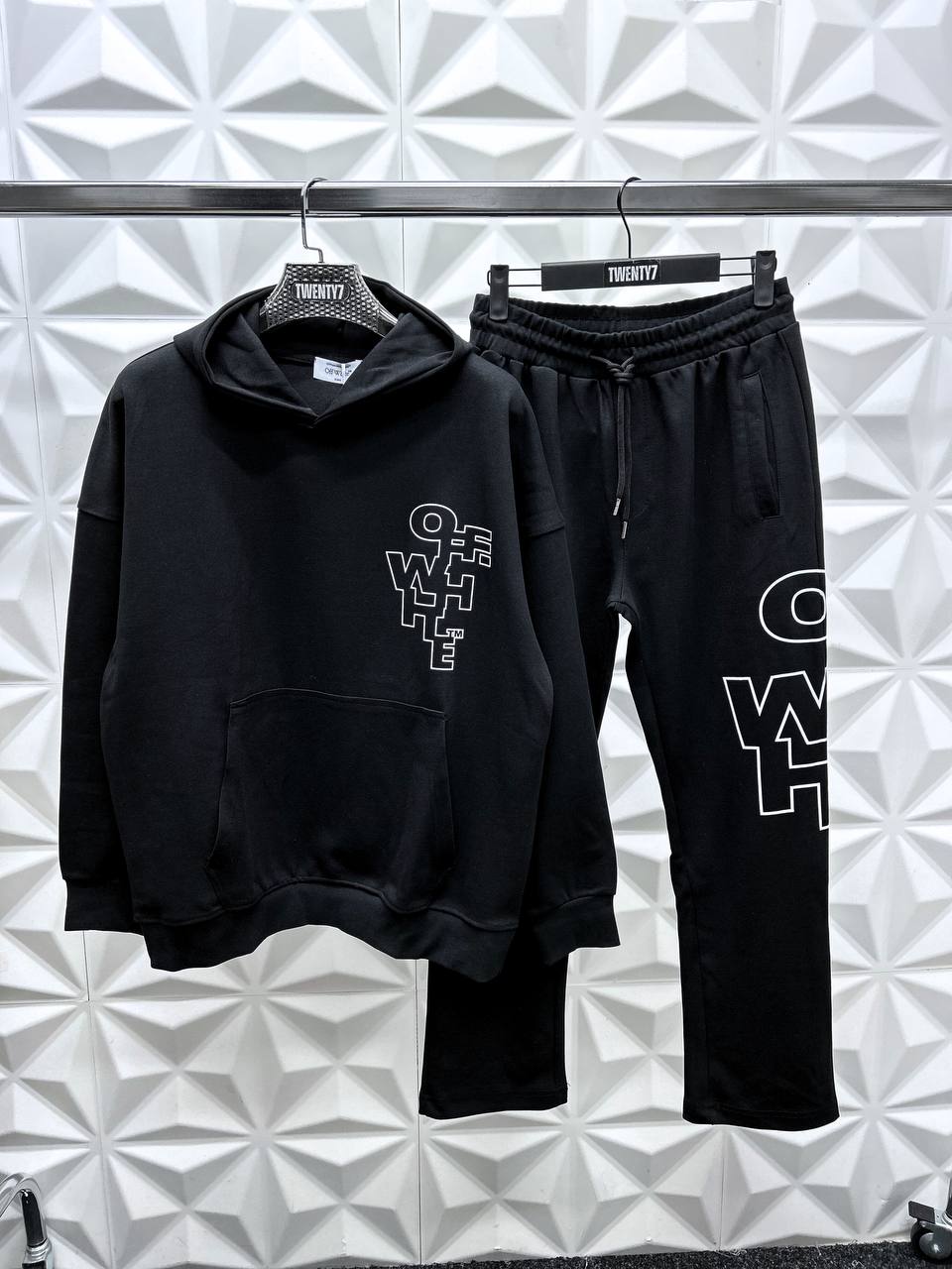OFF WHITE