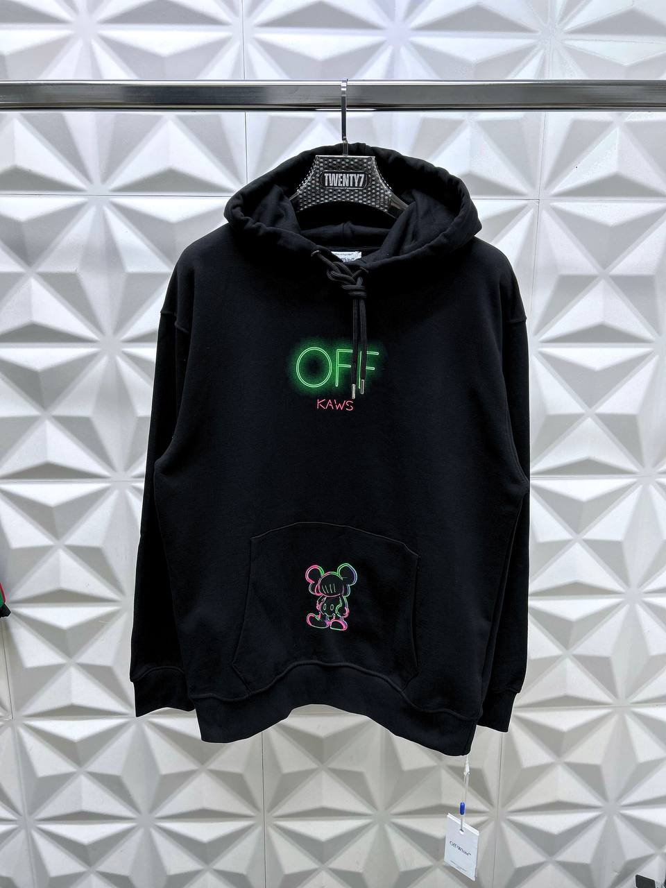 OFF WHITE