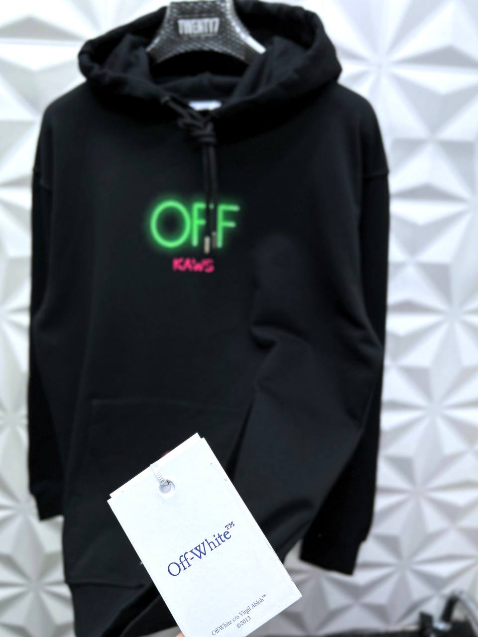 OFF WHITE