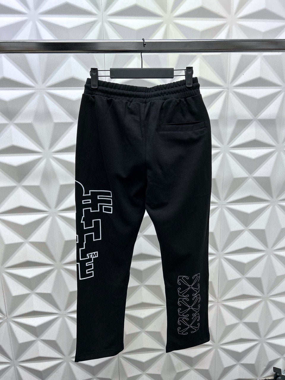 OFF WHITE