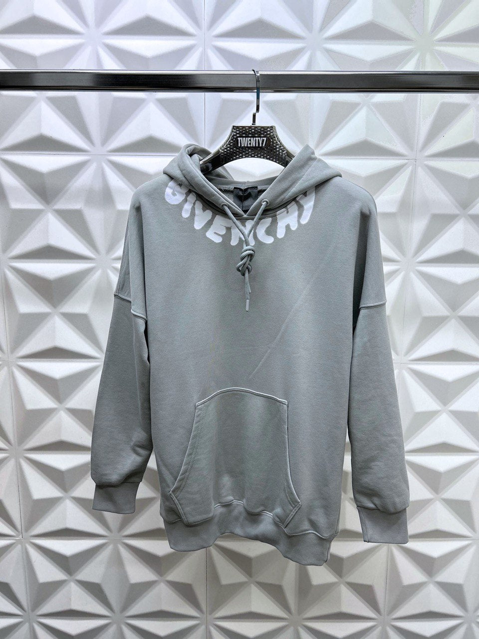 GIVENCHY
