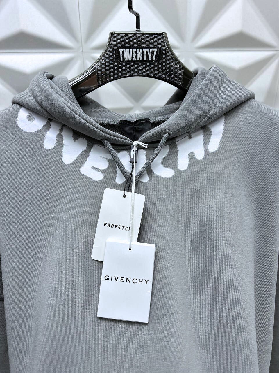 GIVENCHY