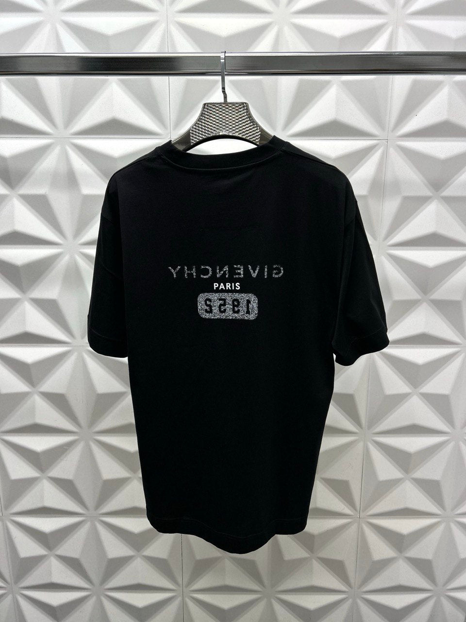 GIVENCHY