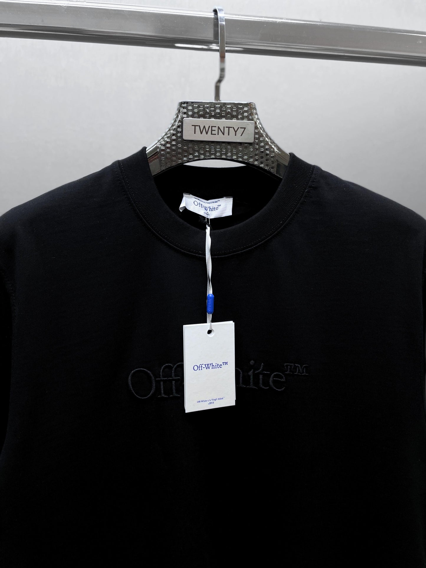 OFF WHITE