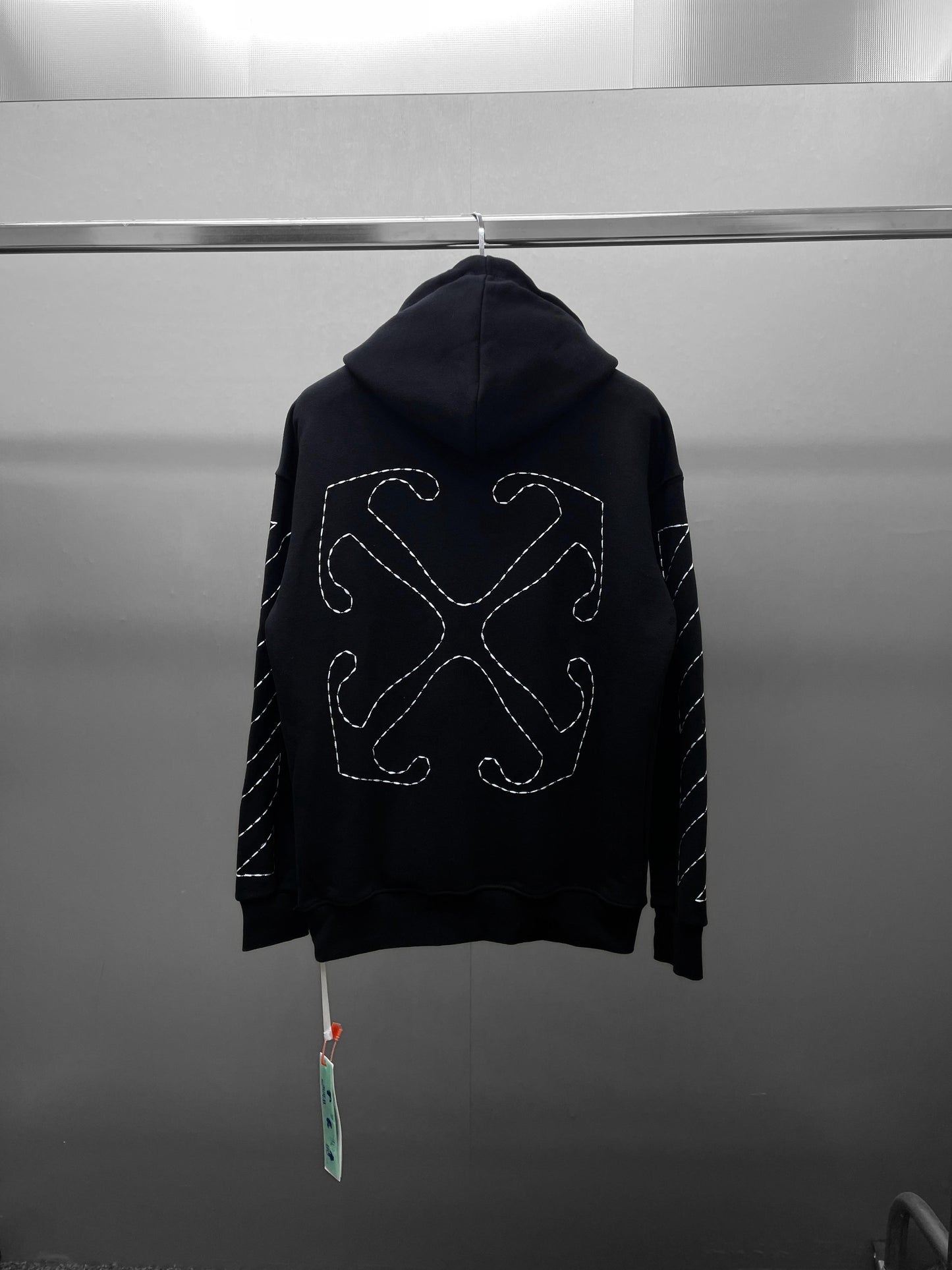 OFF WHITE