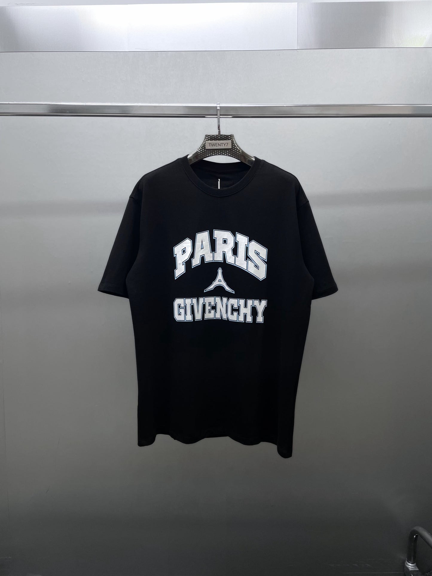 GIVENCHY