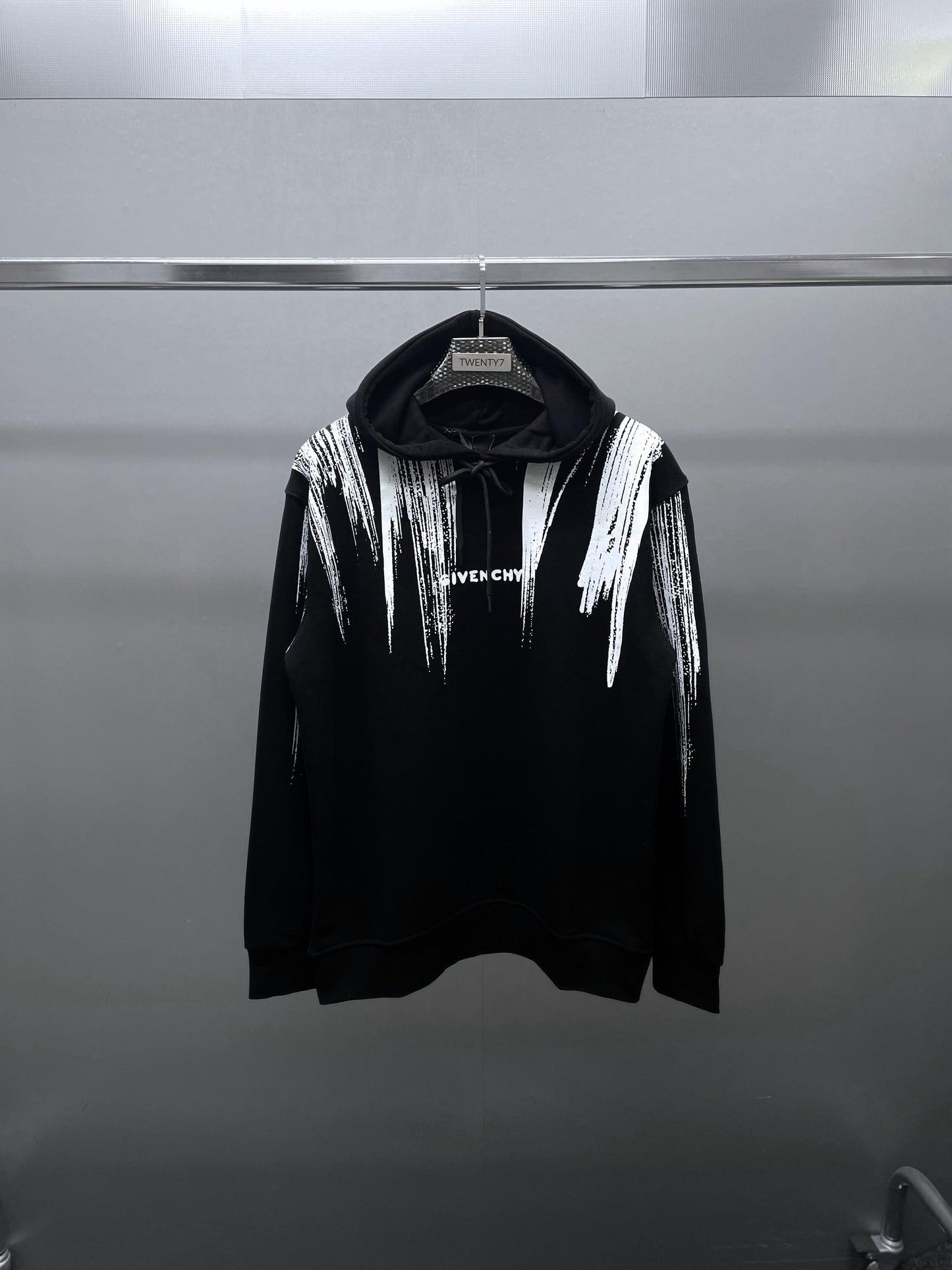 GIVENCHY