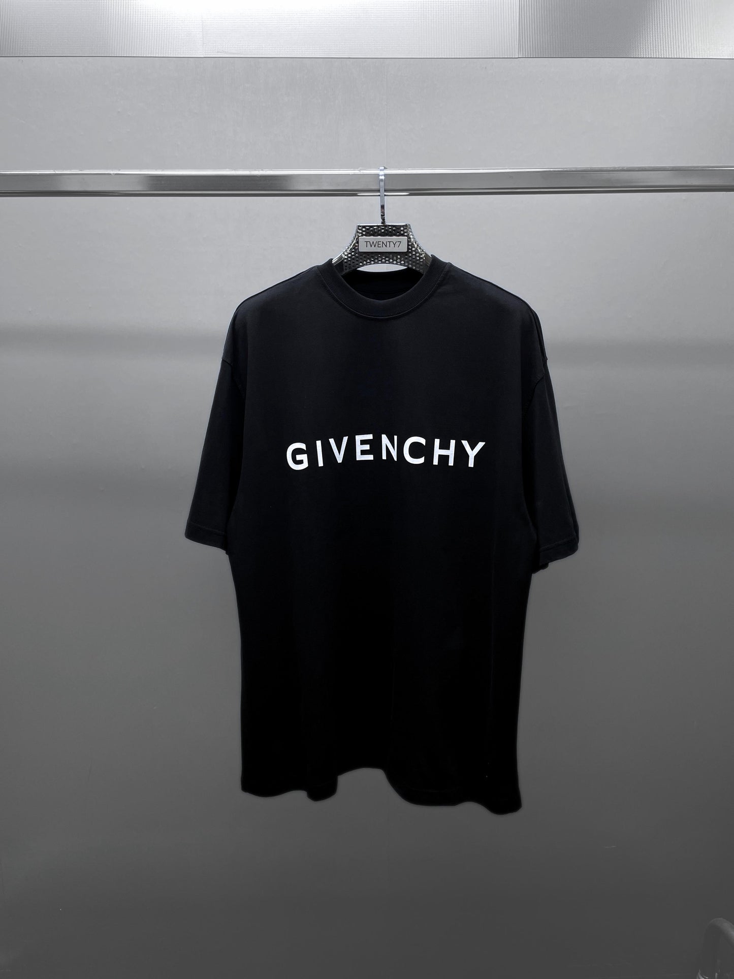 GIVENCHY