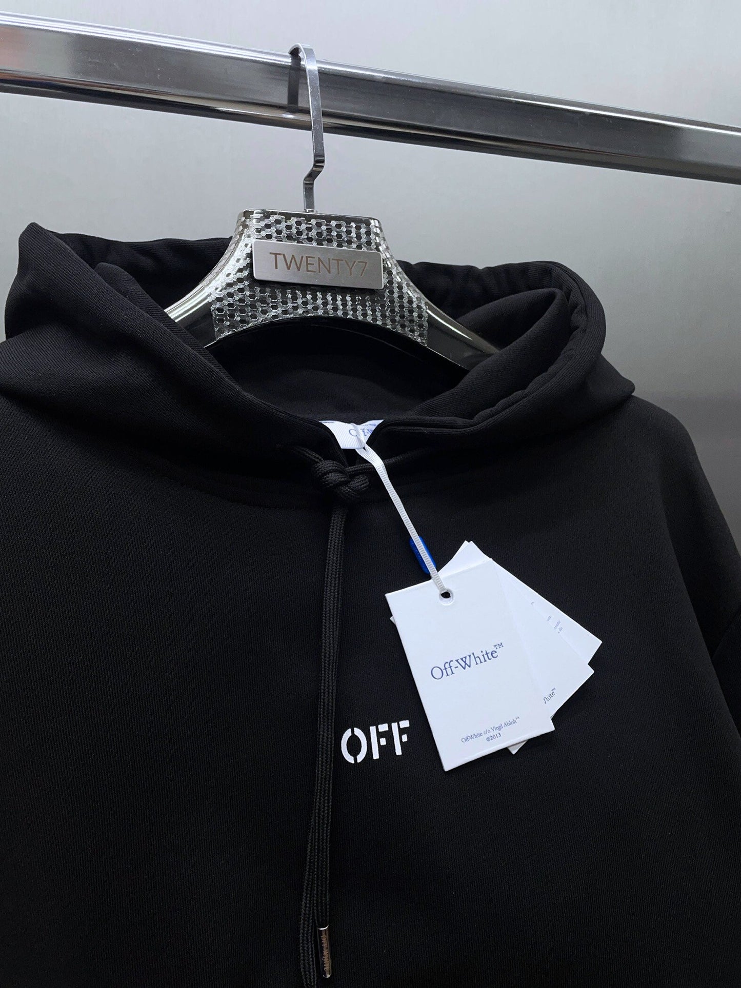 OFF WHITE