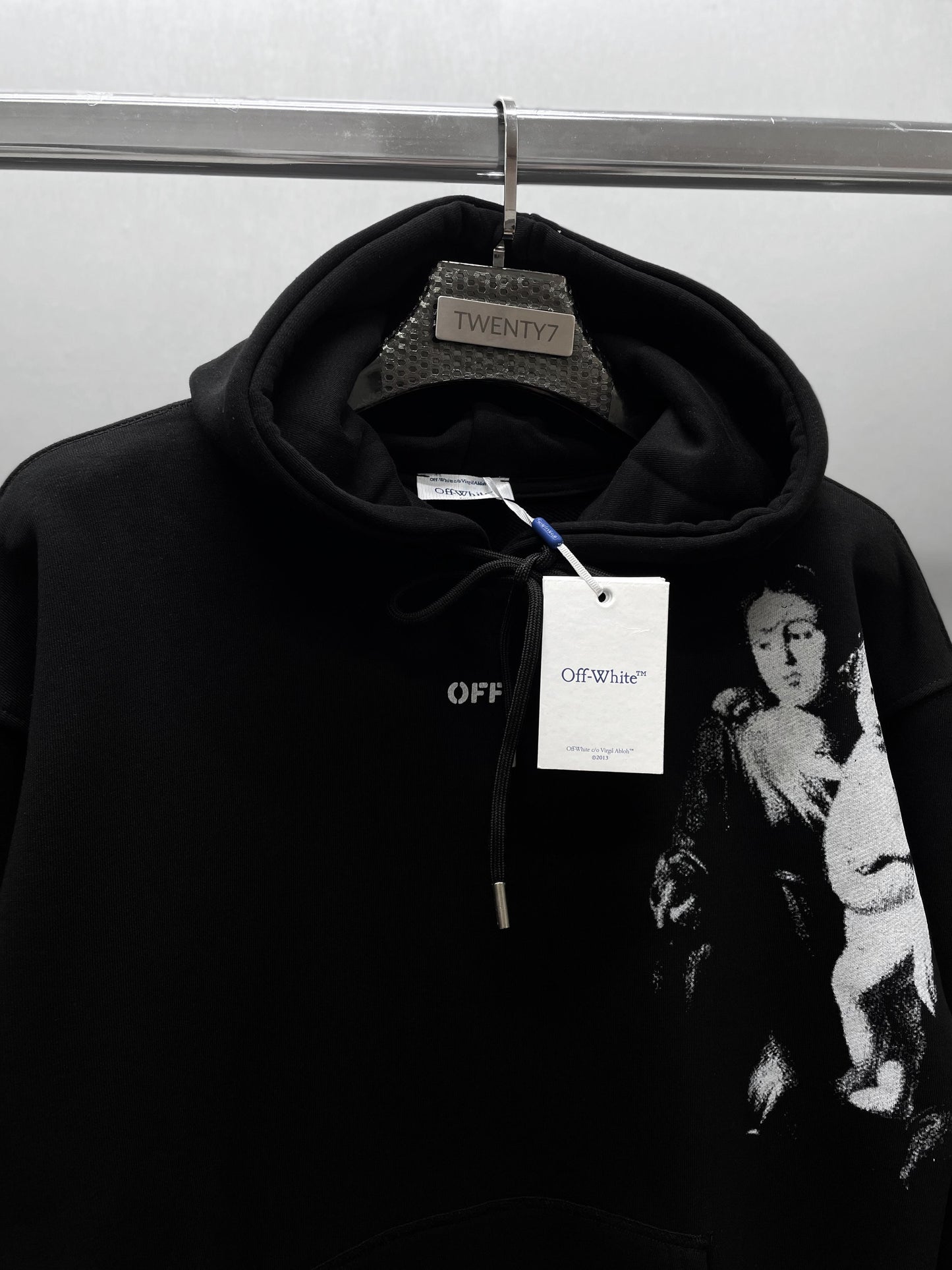 OFF WHITE