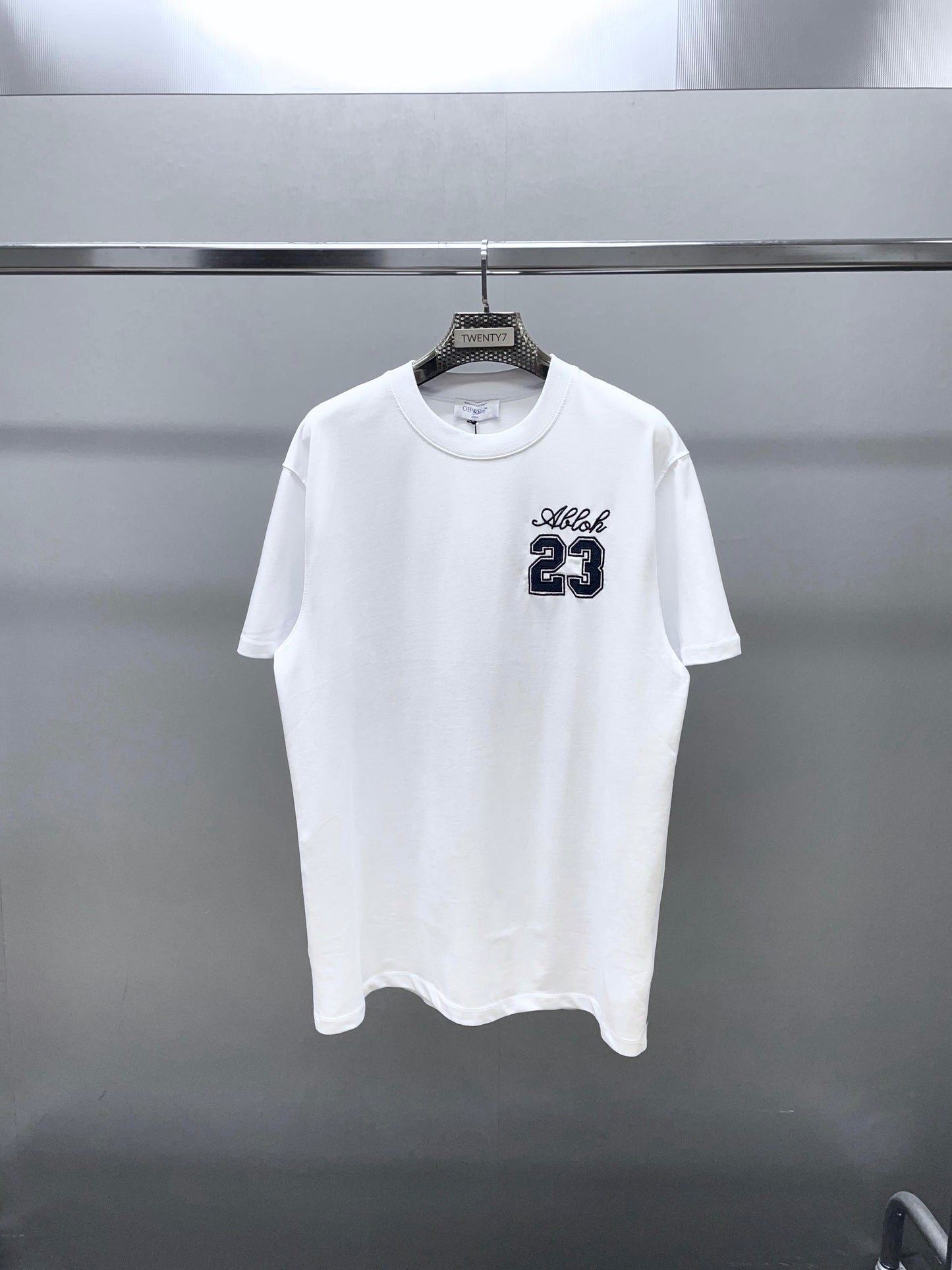 OFF WHITE