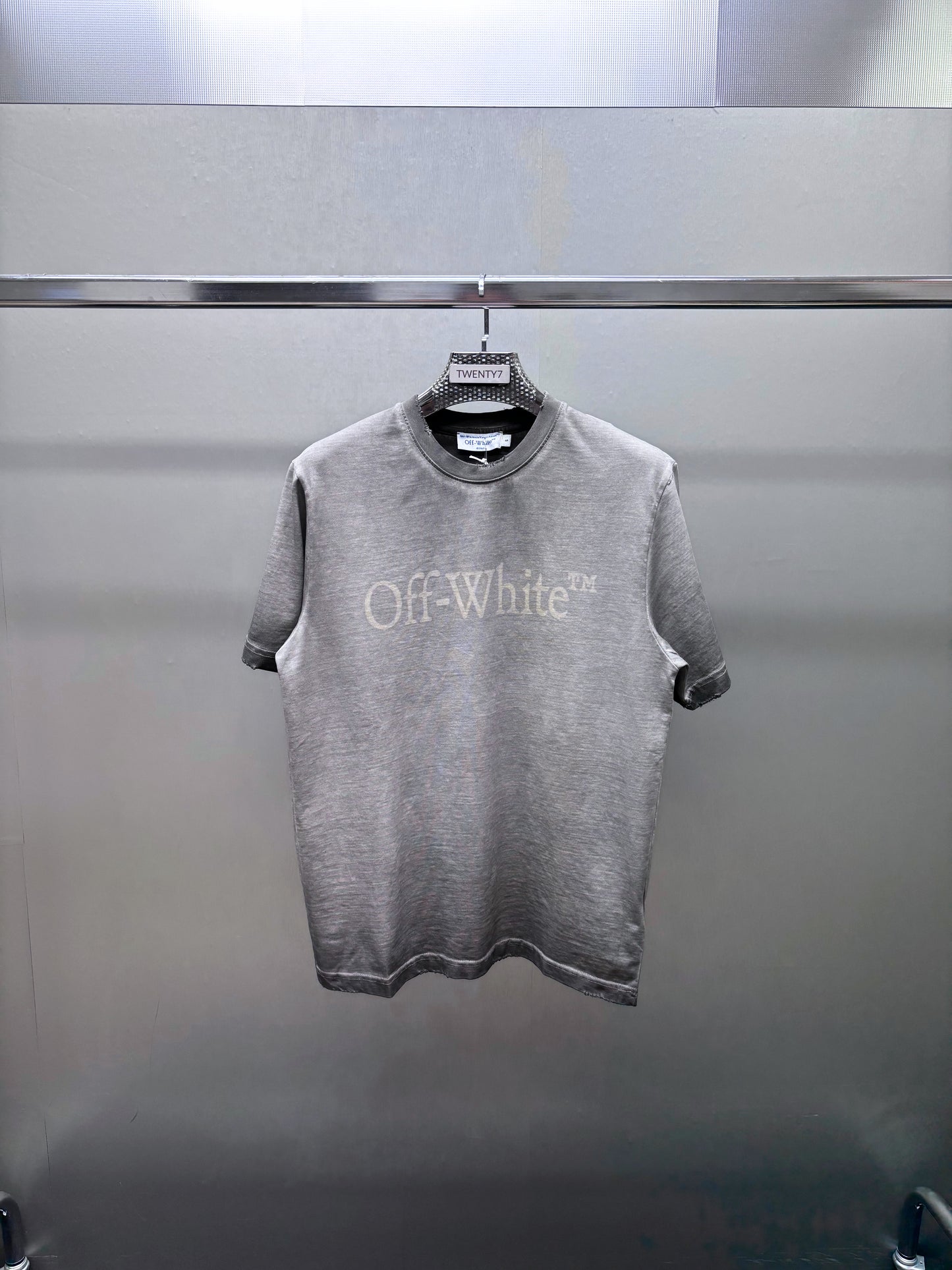 OFF WHITE