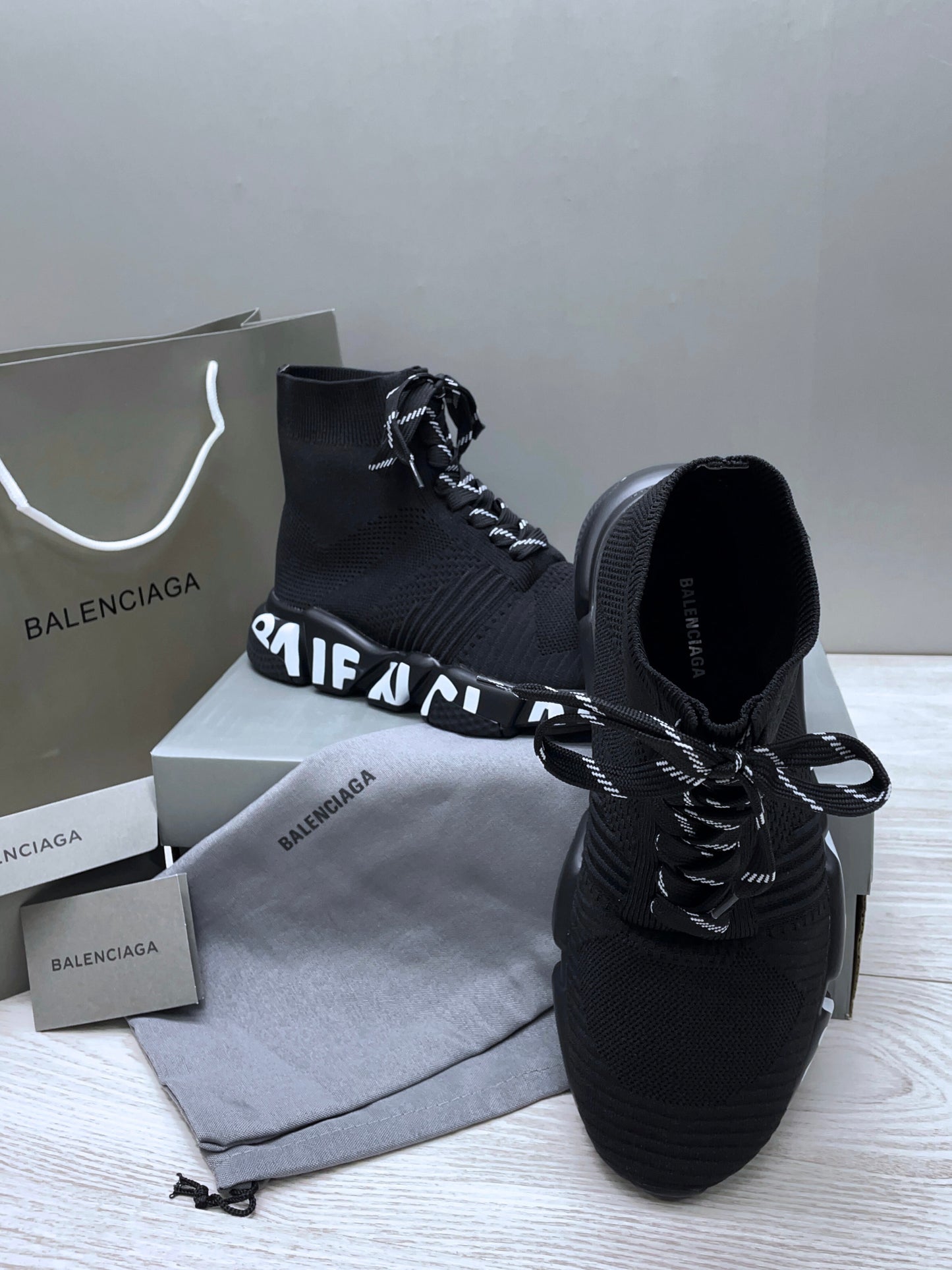 BALENCIAGA